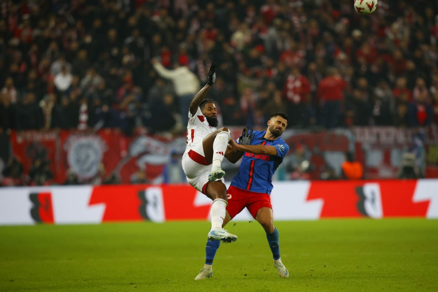 Dulce îndârjire, strașnic sacrificiu: strângem din dinți și puncte spre paradis! Cronică de Gabriel Berceanu la FCSB – Olympiacos 0-0: cum a trecut campioana României în fața deținătoarei Conference League încă un test de valoare și maturitate