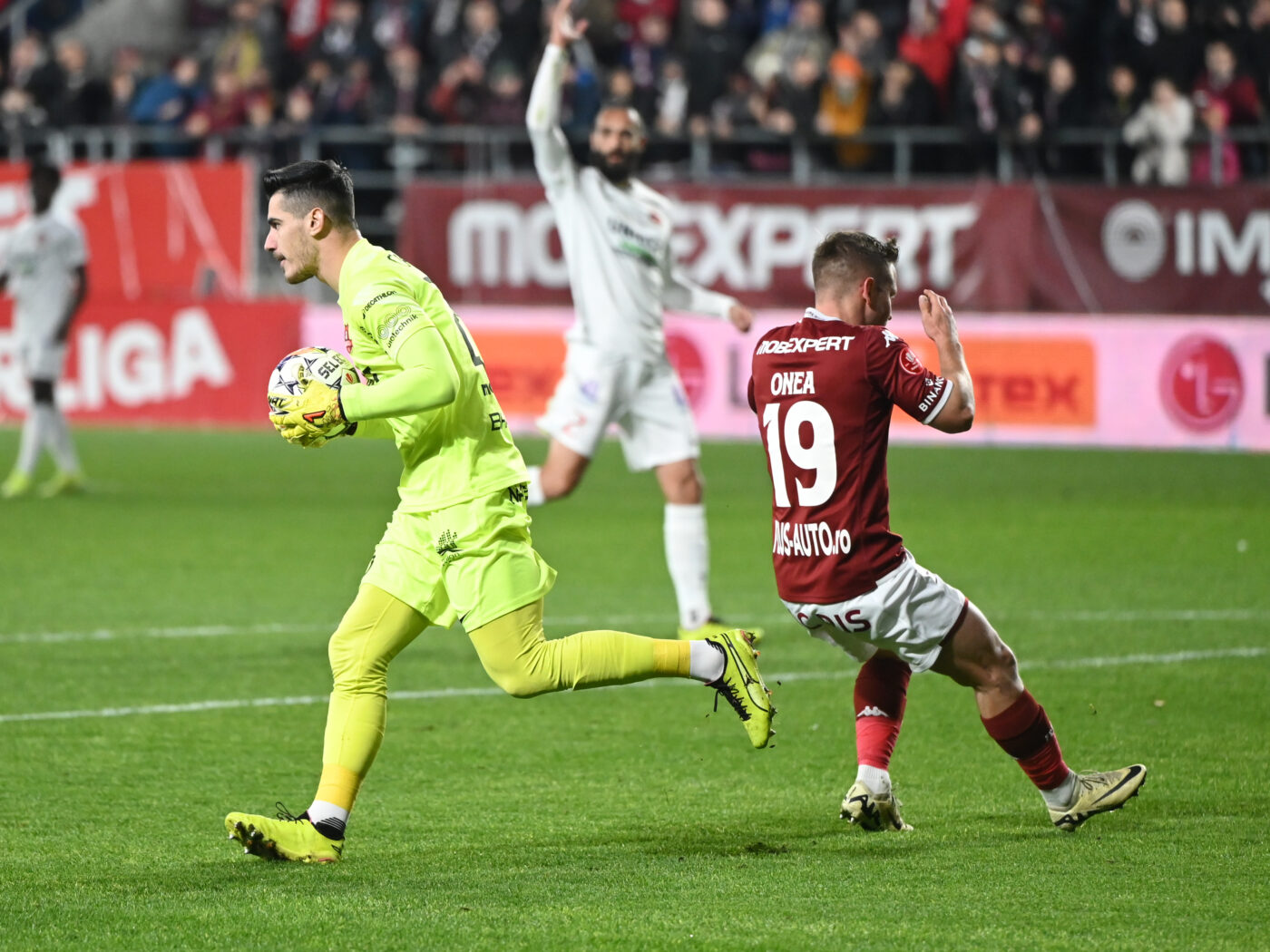 El e cel mai bun, dar echipa sa e ultima. Sentimentele contradictorii ale portarului cu cele mai multe intervenții din Superliga României. INTERVIU