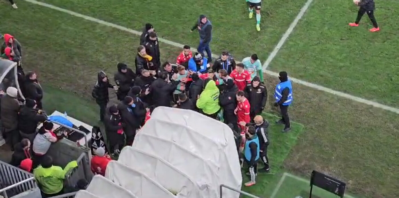 Fotbaliştii, la un pas de bătaie la pauza meciului Dinamo – Sepsi. De la ce a pornit scandalul