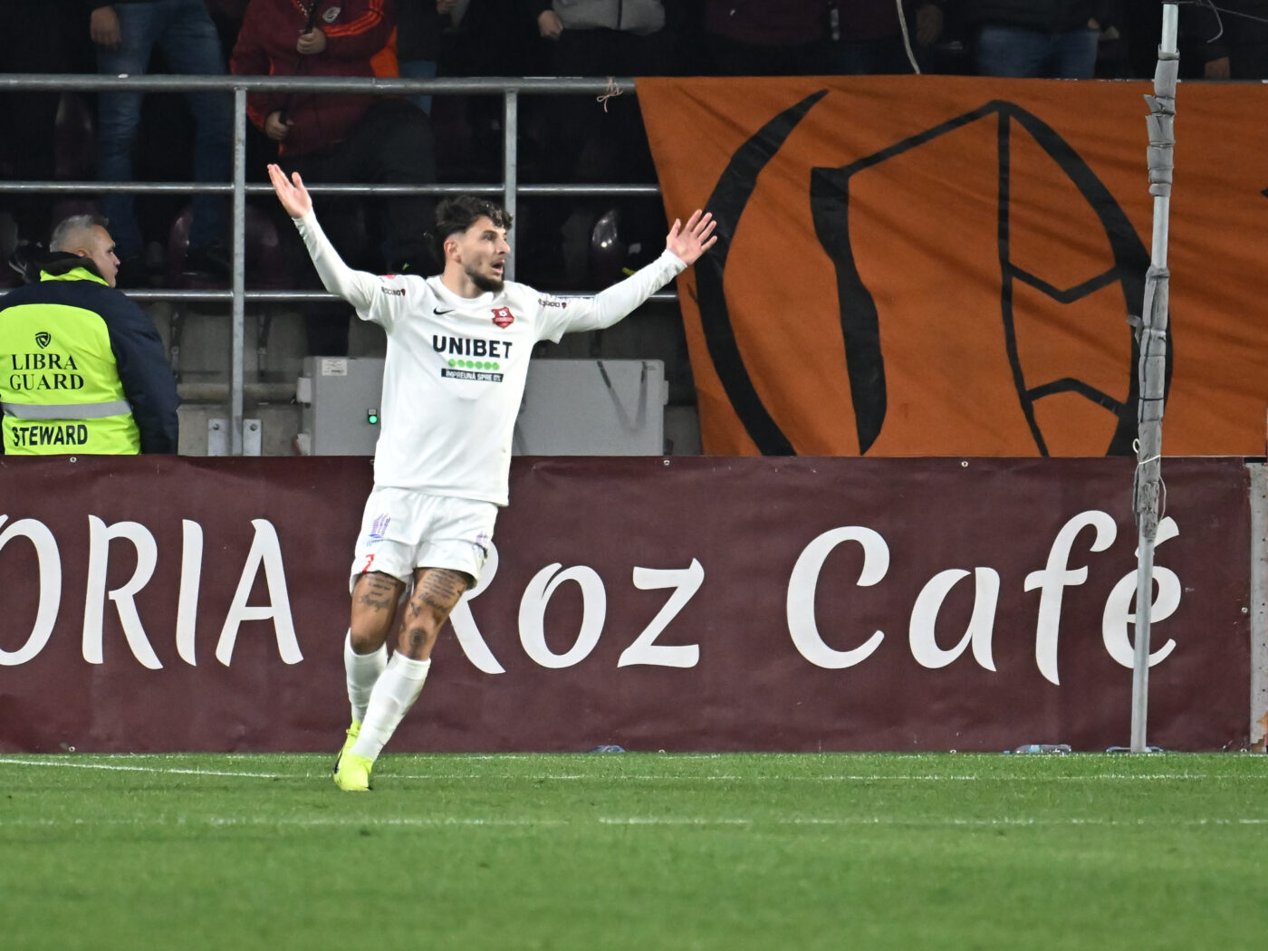Fotbaliștii sibienilor nu și-au putut explica ce se întâmplă cu ei, după Rapid – Hermannstadt 1-0! Ianis Stoica trage un semnal de alarmă: „E clar că avem o problemă!”