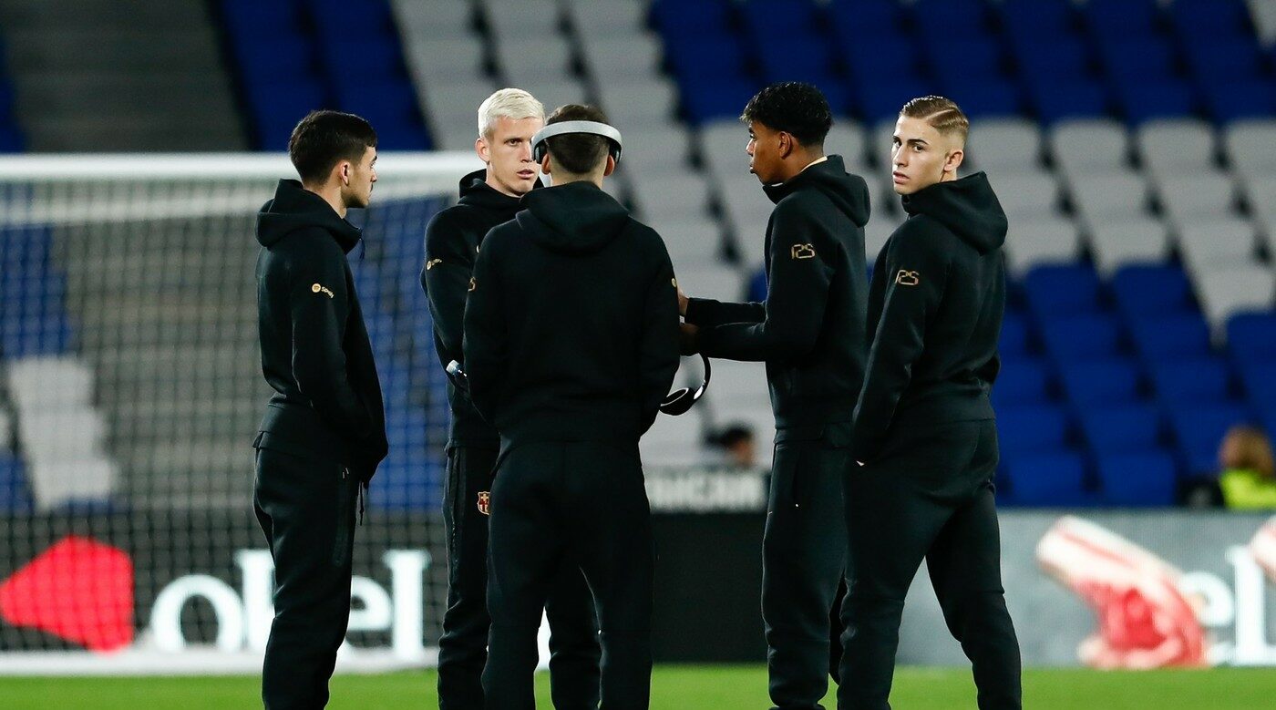 I-a dat un iPhone de aur, de 10.000 de euro, în vestiar! Reacția tânărului fotbalist