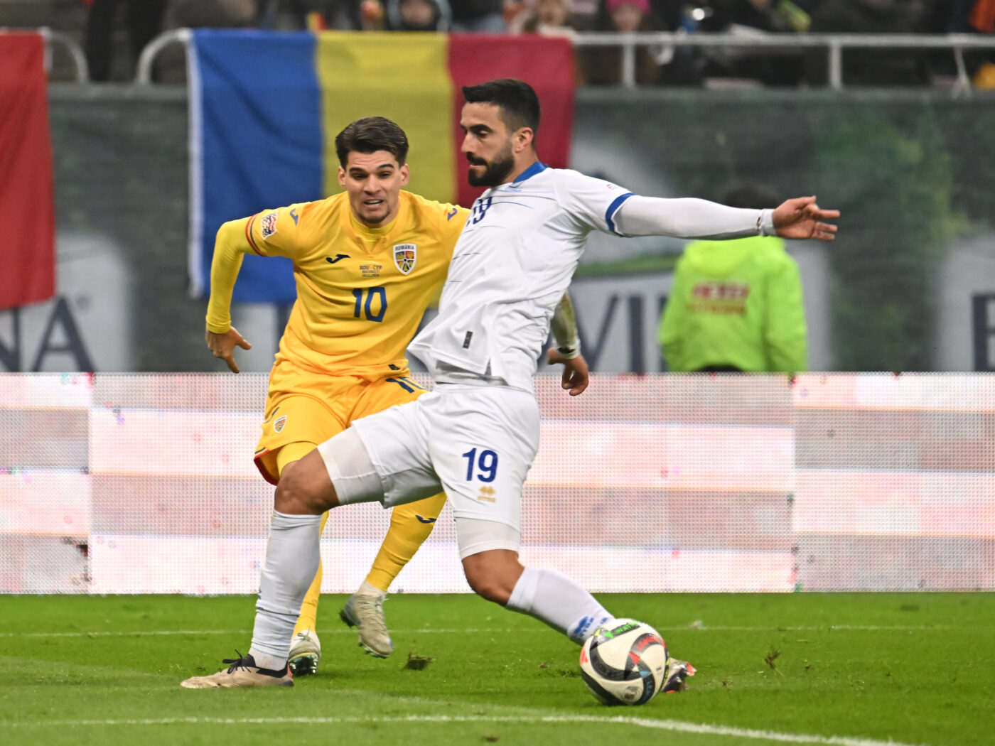 Ianis Hagi i-a dat o palmă lui Clement: pasă de gol pentru Florinel Coman, în România – Cipru 4-1!