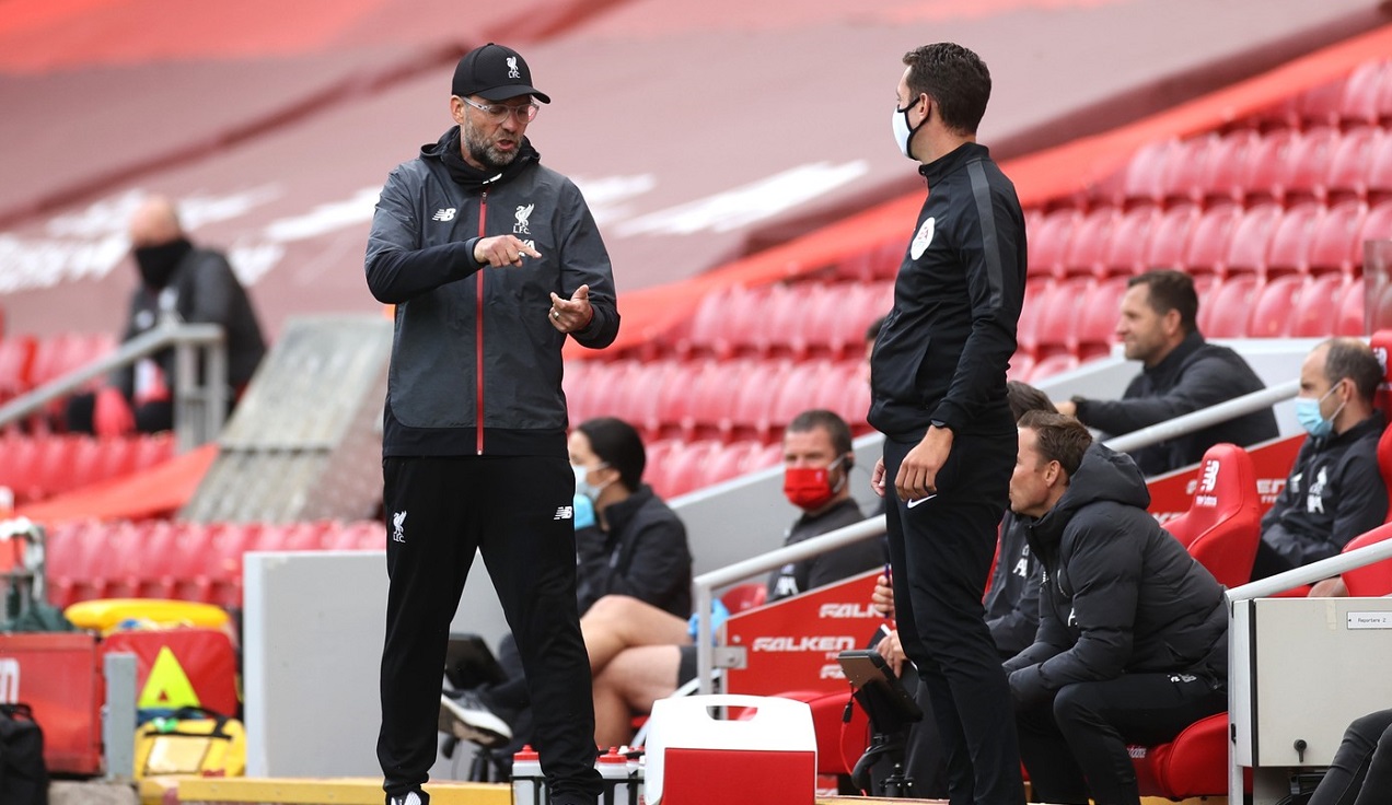 Imaginile care zguduie Premier League! Arbitrul David Coote a fost suspendat de urgență! A apărut o filmare în care îl numeşte javră pe Jurgen Klopp şi în care o atacă pe Liverpool