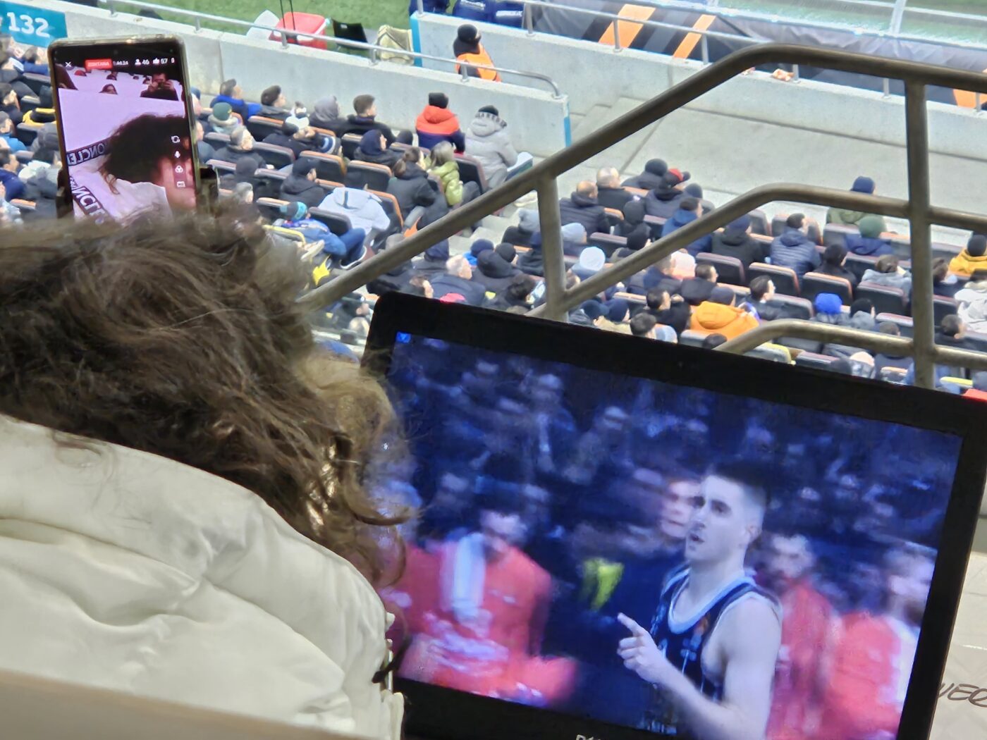 Imaginile serii de la FCSB – Olympiacos vin de la masa presei! Jurnalistul-orchestră din Grecia a făcut spectacol. FOTO