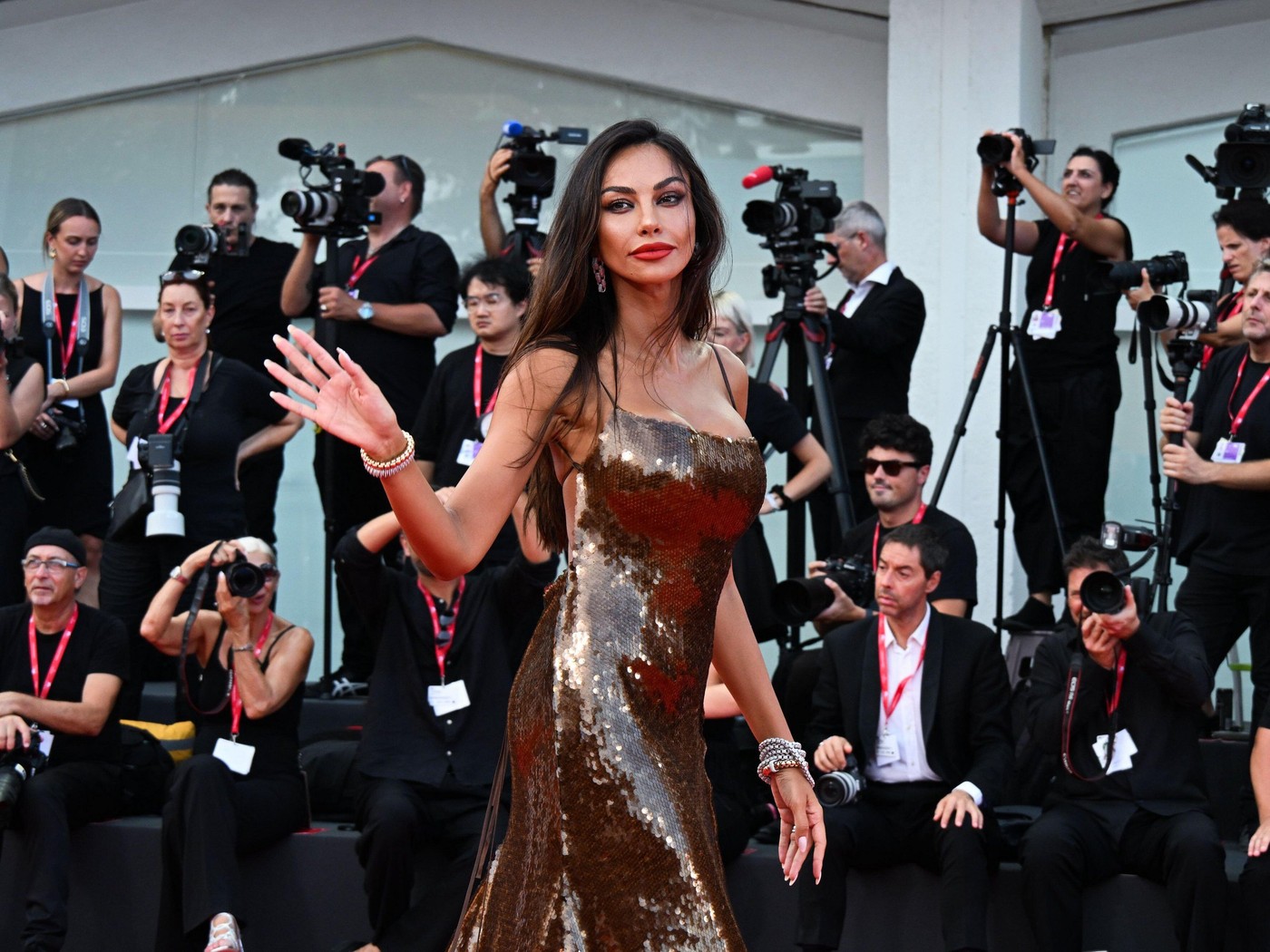 Mădălina Ghenea, fosta iubită a lui Dimitrov, s-a filmat în timp ce făcea asta la sală. Cea mai frumoasă actriță română a dezvăluit secretul formei sale de invidiat. GALERIE FOTO