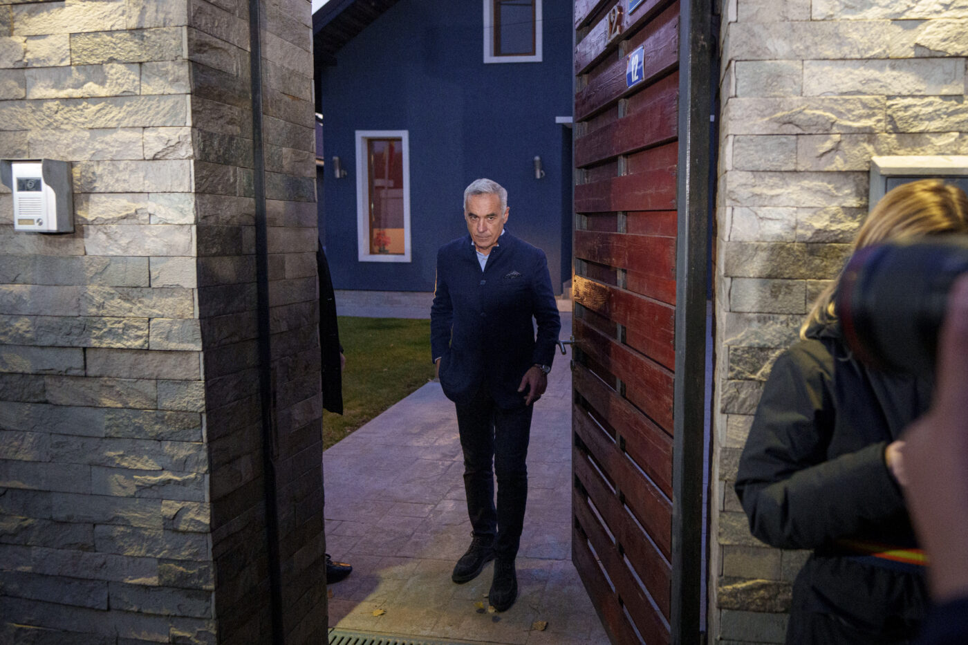 Misterul vilelor de la Izvorani unde a apărut Călin Georgescu, omul pe care Gigi Becali îl anunță ca fiind sută la sută viitorul preşedinte al României