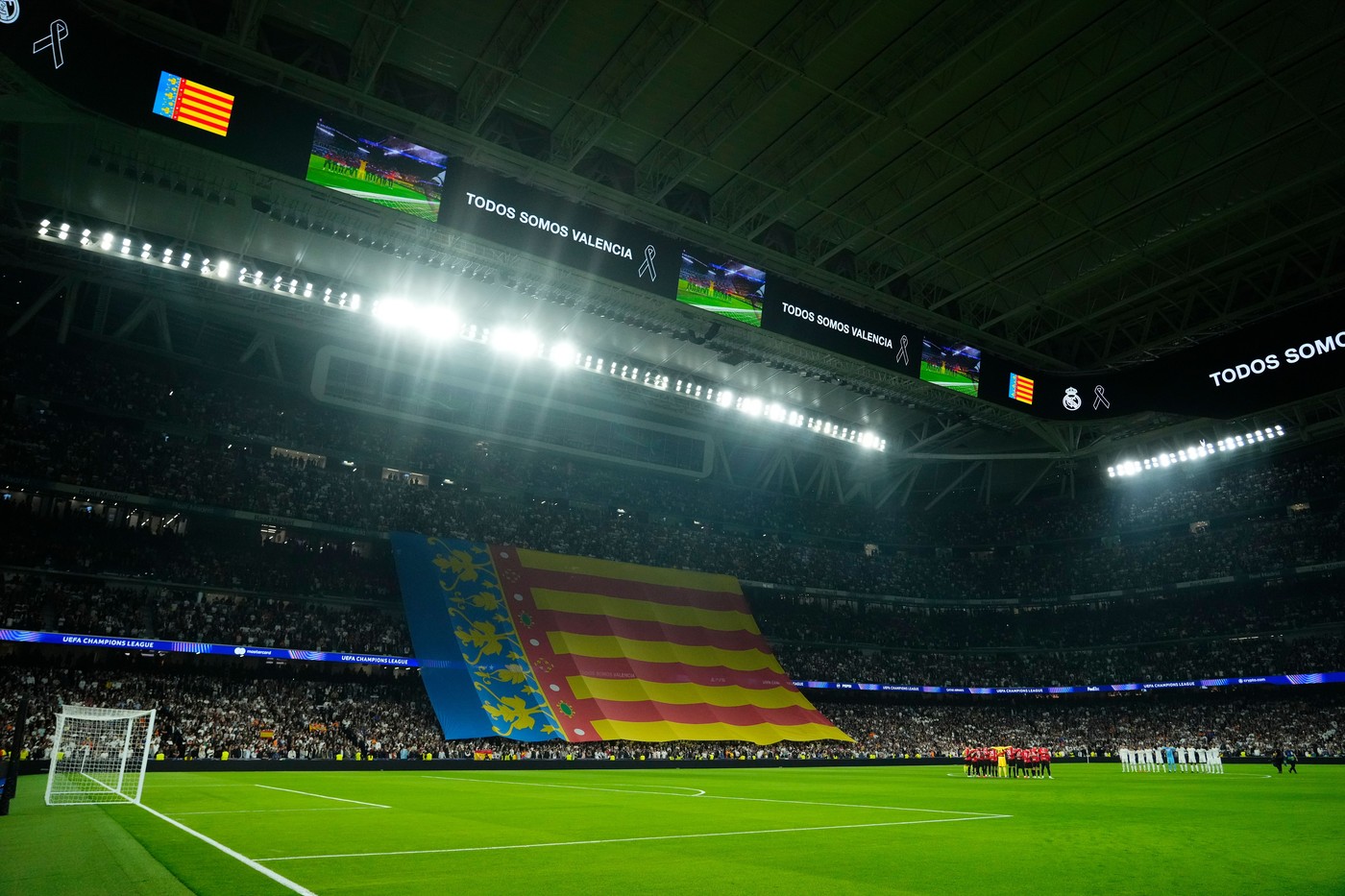 Moment teribil pe Bernabeu! Fanii lui Real Madrid au huiduit copios imnul Ligii Campionilor, după ce UEFA nu i-a dat Balonul de Aur lui Vinicius