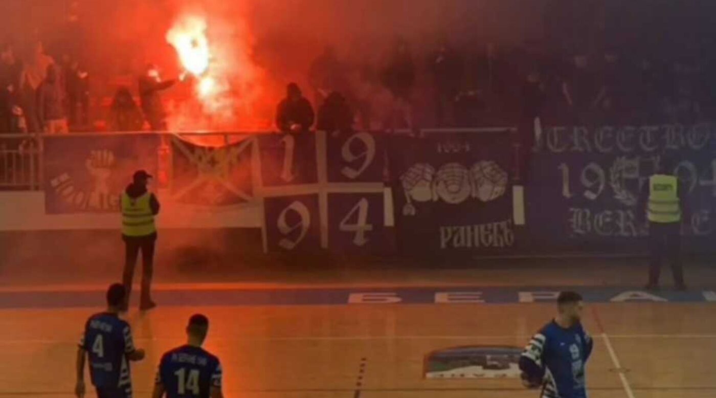 Muntenegru, lângă Serbia și România în războiul cu Kosovo. Ce au făcut ultrașii la un meci, pe care arbitrii l-au întrerupt de mai multe ori!