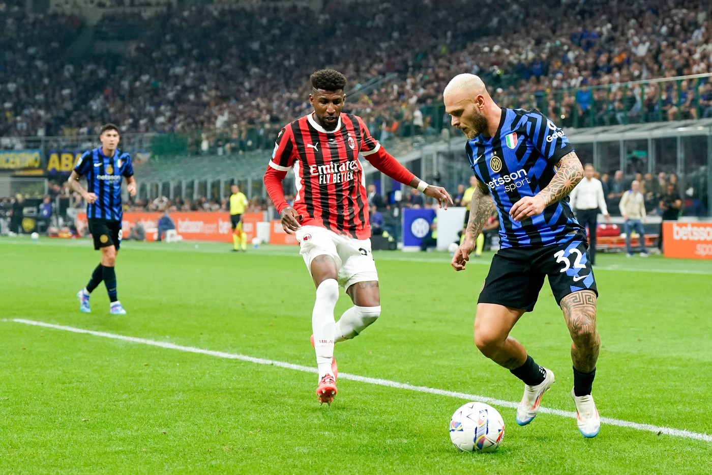 Război AC Milan – Inter Milano pentru Dennis Man. Transferul românului, analizat în Italia