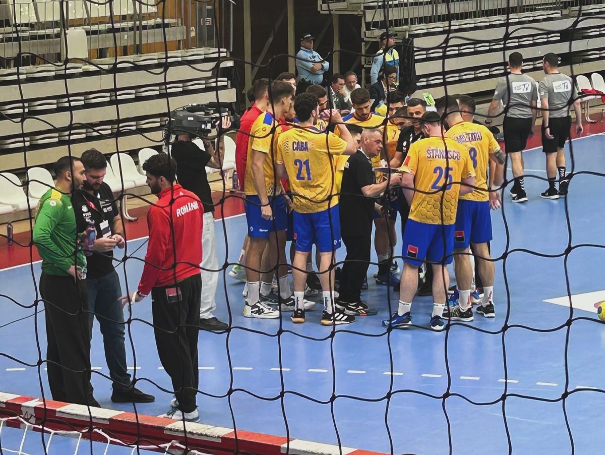 România, aproape de o victorie colosală în Portugalia! Vedeta tricolorilor are regrete mari după un meci nebun în preliminariile pentru Euro: „Prima repriză a fost una dintre cele mai bune din ultimii ani”. EXCLUSIV