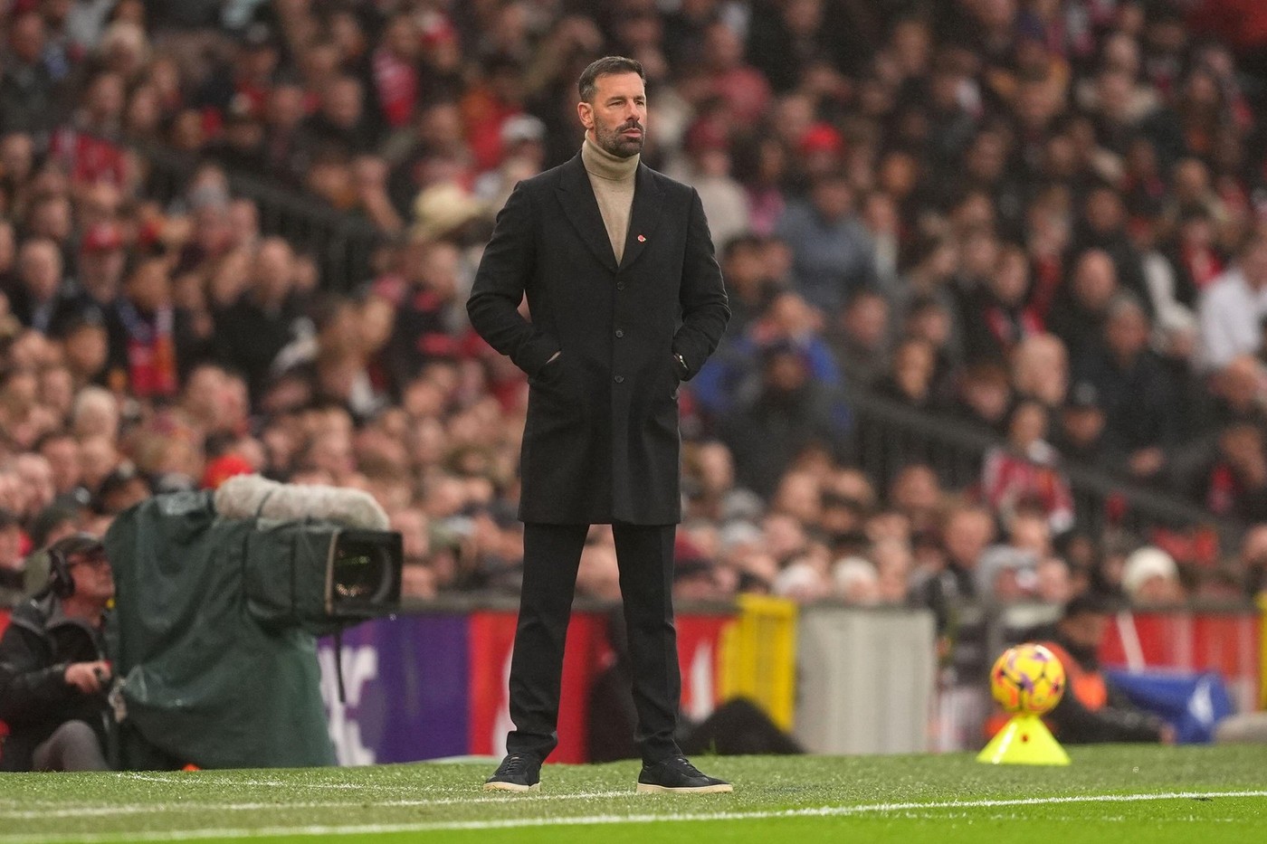 Ruud van Nistelrooy e gata să îi salveze cariera lui Ianis Hagi