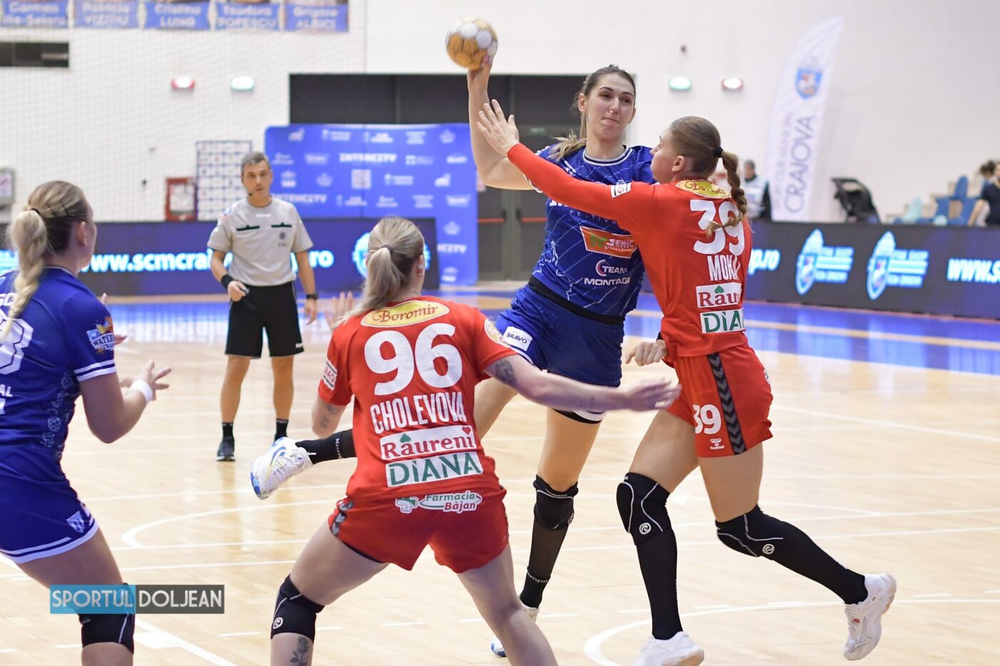 SCM Universitatea Craiova a pierdut derby-ul oltenesc cu Vâlcea, în Liga Florilor. Primul eşec acasă pentru echipa lui Ovidiu Mihăilă