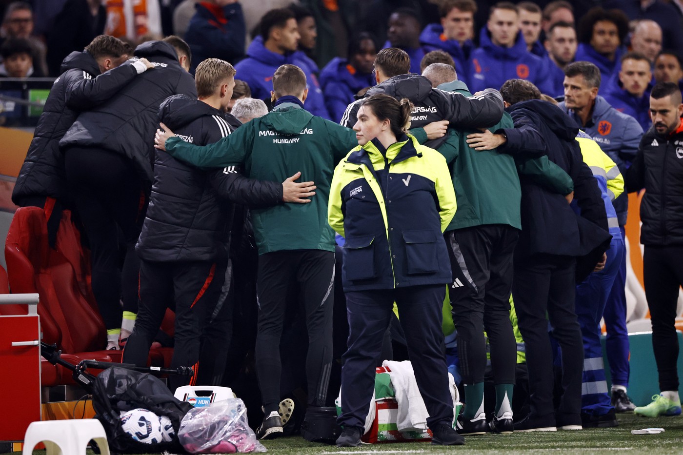 Scene șocante în Nations League! Un membru din staff-ul Ungariei a leșinat pe banca de rezerve. VIDEO