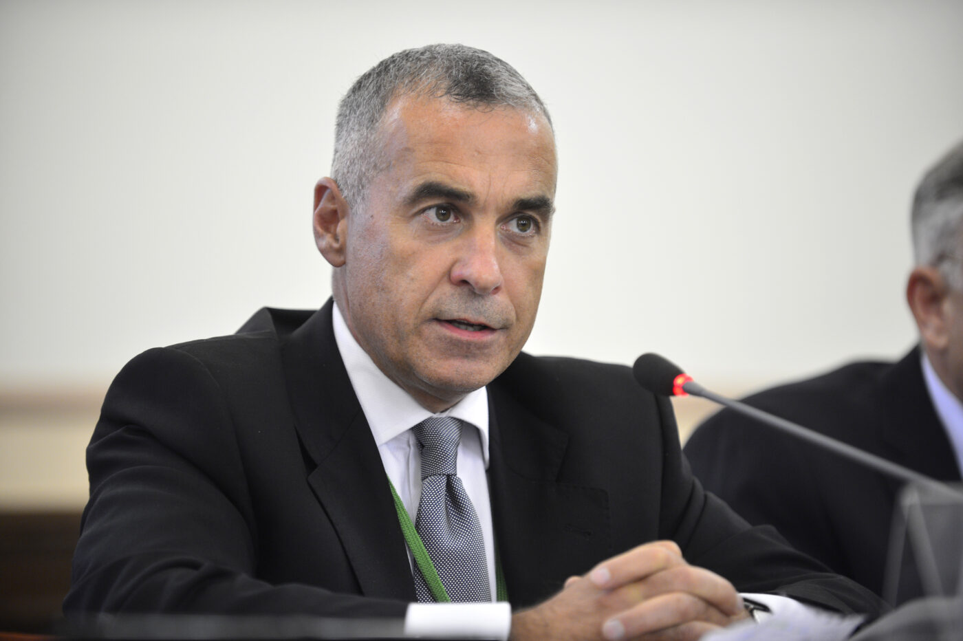 Secretele lui Călin Georgescu. Ce ascunde trecutul lui „Mister Tik Tok”, candidatul care a cutremurat scena politică și e mare favorit să devină președintele României, după rezultatele din turul 1 al alegerilor
