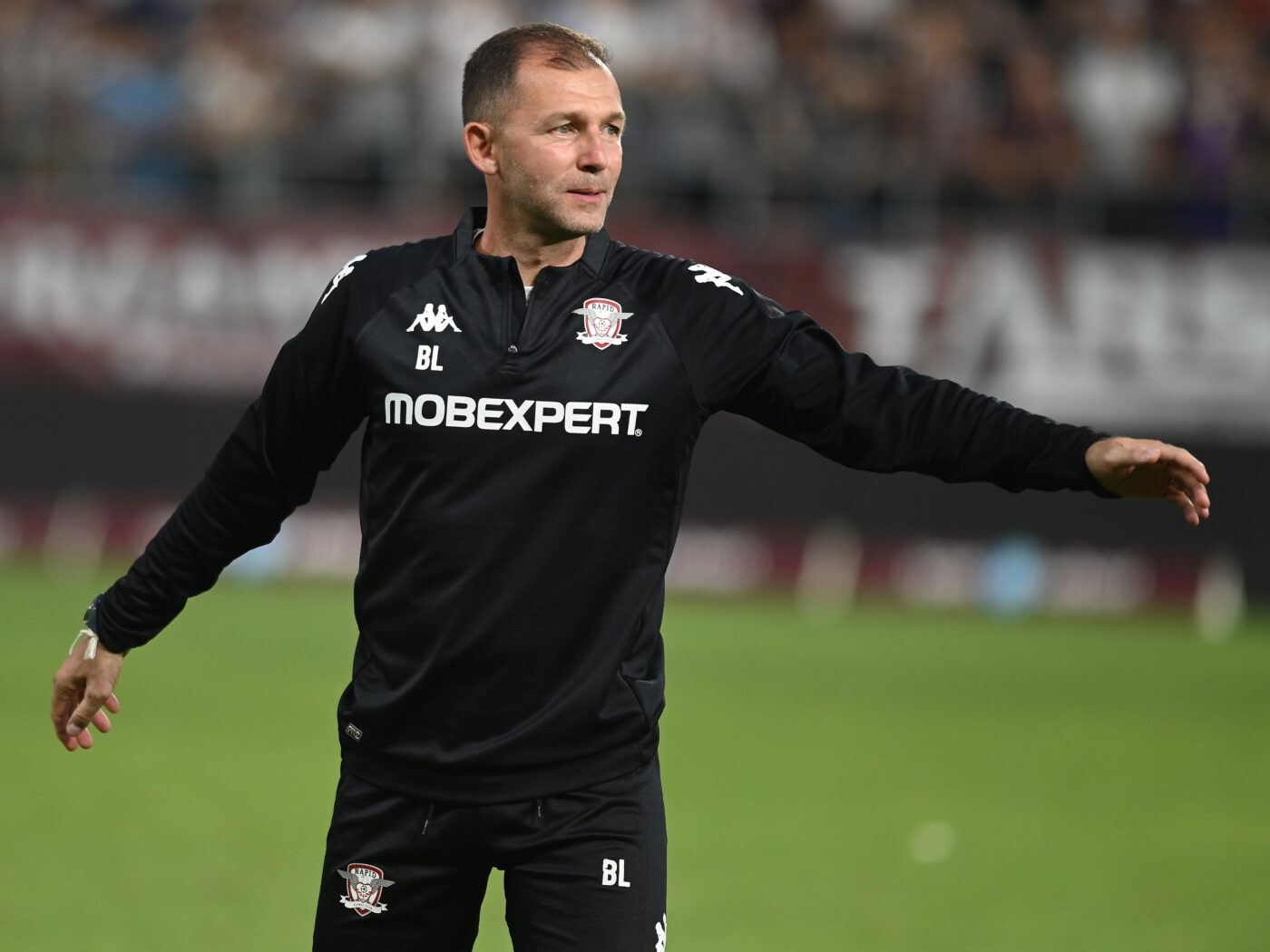 Situația ridicolă în care se află Bogdan Lobonț, cel care a fost târât în sala de judecată de fiul său. Cum a justificat fostul fotbalist, care a câștigat sume uriașe la Ajax Amsterdam sau Fiorentina, faptul că nu a mai plătit taxa de școlarizare