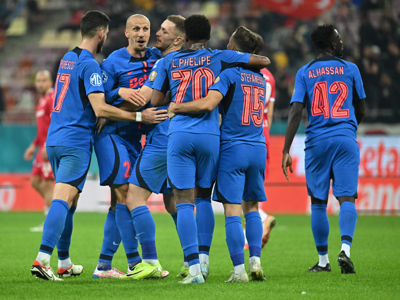 Situație nemaiauzită la FCSB. Cel mai bine plătit fotbalist din lotul lui Gigi Becali a plecat în mijlocul campionatului la Disneyland: „A apucat să-și facă rezervări”