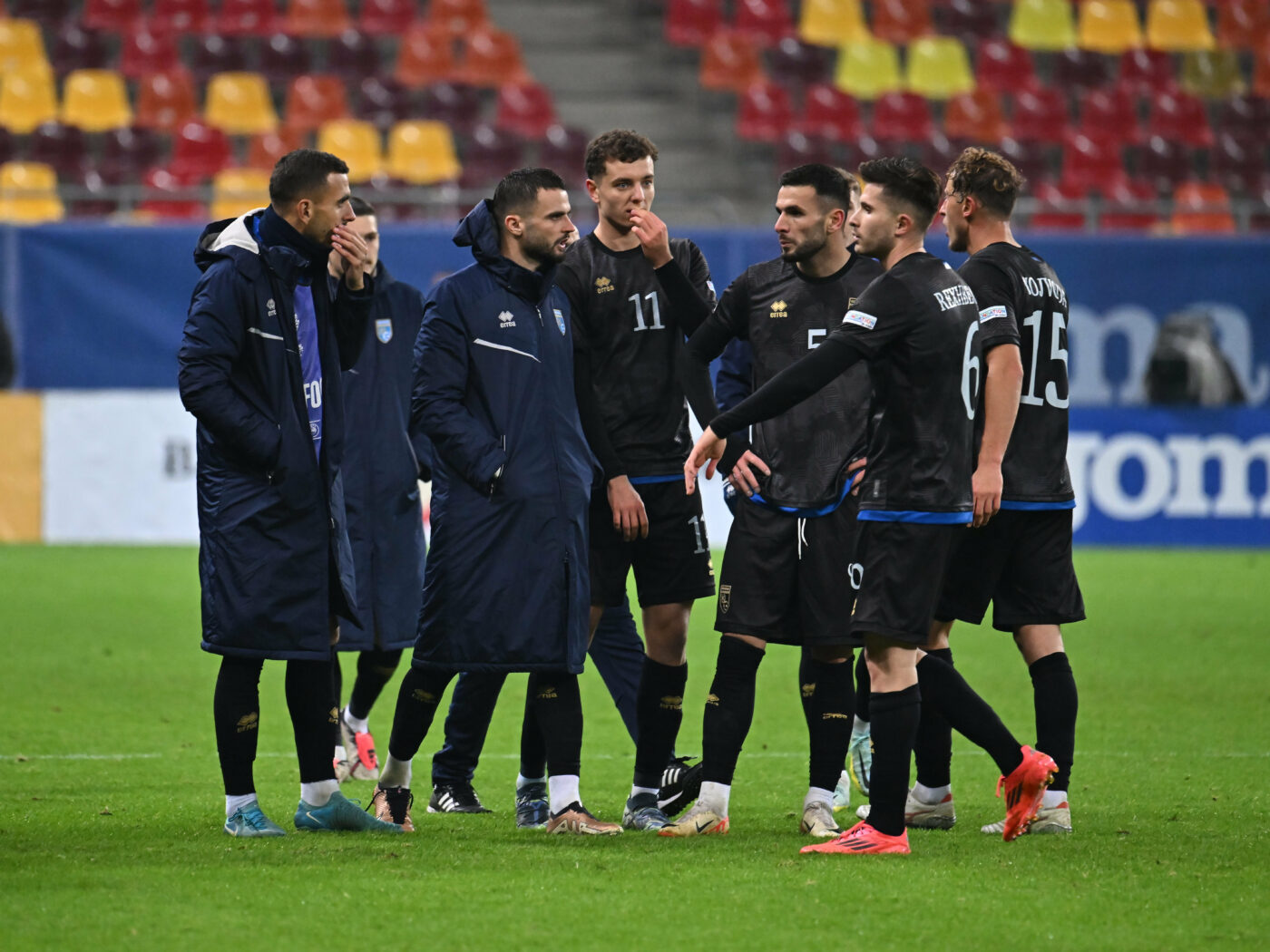 UEFA nu va ierta acest gest din România – Kosovo. Fotbalistul kosovar Dellova riscă o suspendare uriașă după ce a făcut asta spre suporterii români
