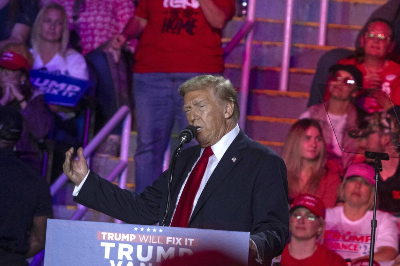 Uluitor! Donald Trump a făcut o glumă cu tentă rasistă la adresa unui star din NBA