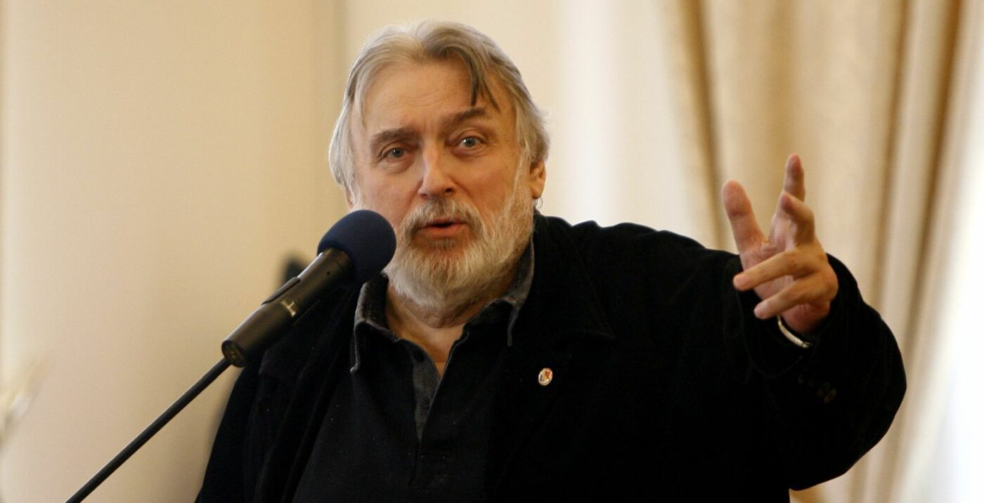 Valeriu Argăseală dezvăluie de ce nu a mai scris Adrian Păunescu imnul echipei roș-albastre! „Am făcut rost de numărul de telefon și l-am sunat”. Răspunsul primit! Azi se împlinesc 14 ani de la dispariția marelui poet