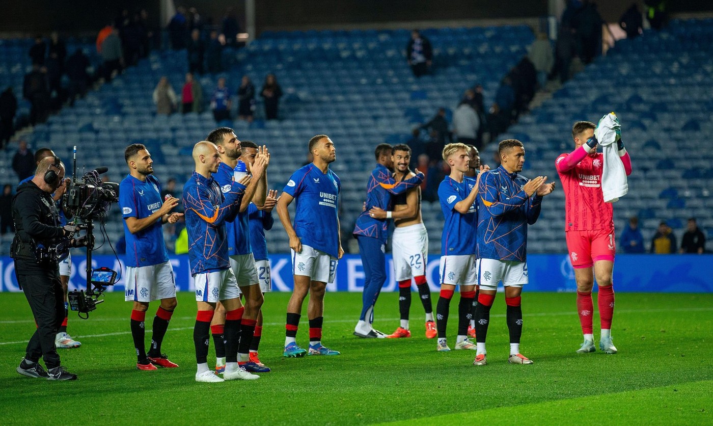 Vedetele lui Rangers s-au luat la ceartă pe teren! Momentul șocant când portarul și un coleg de-ai lui Ianis Hagi au fost la un pas de bătaie