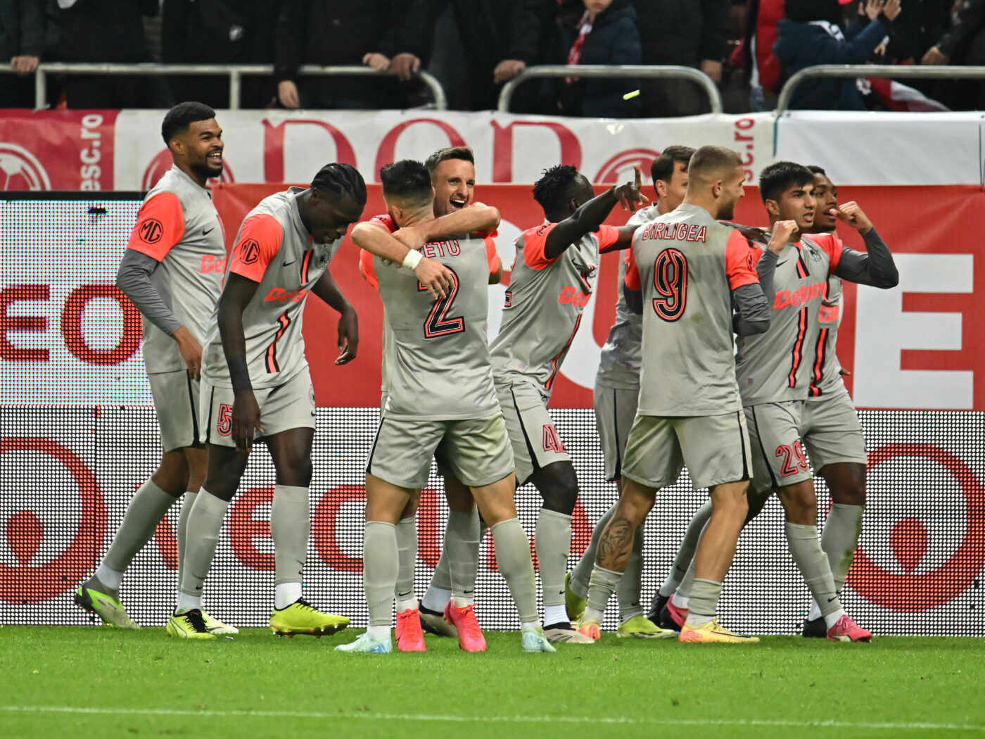 Vin la București pentru a-l transfera pe fotbalistul de 4.000.000 de euro al lui Gigi Becali. FCSB – Olympiacos, testul decisiv