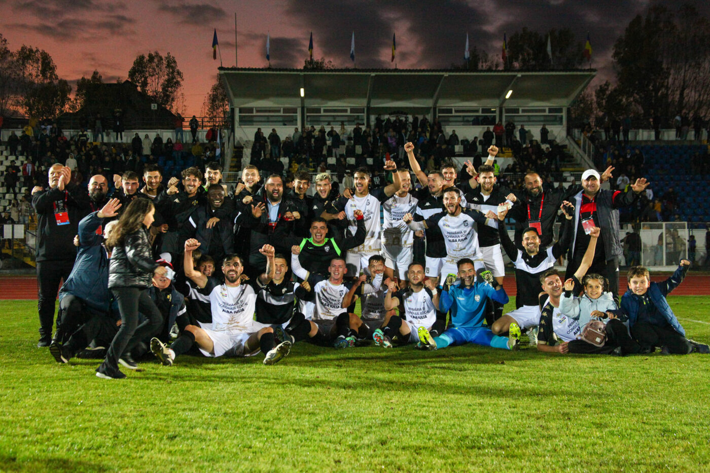Vom avea o nouă forță în Superliga! Căpitanul cu peste 250 de meciuri în elită a dezvăluit planurile colosale din orașul istoric al României: „În doi ani suntem în Liga 1! Am avut oferte de acolo, dar le-am refuzat! Nu regret alegerea”. EXCLUSIV
