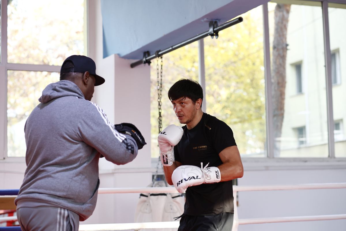 Ronald Gavril a dezvăluit cum a ajuns să fie reprezentat de celebrul Floyd Mayweather! „Nu e un număr norocos la ruletă, în Las Vegas. Am arătat cine sunt”. EXCLUSIV