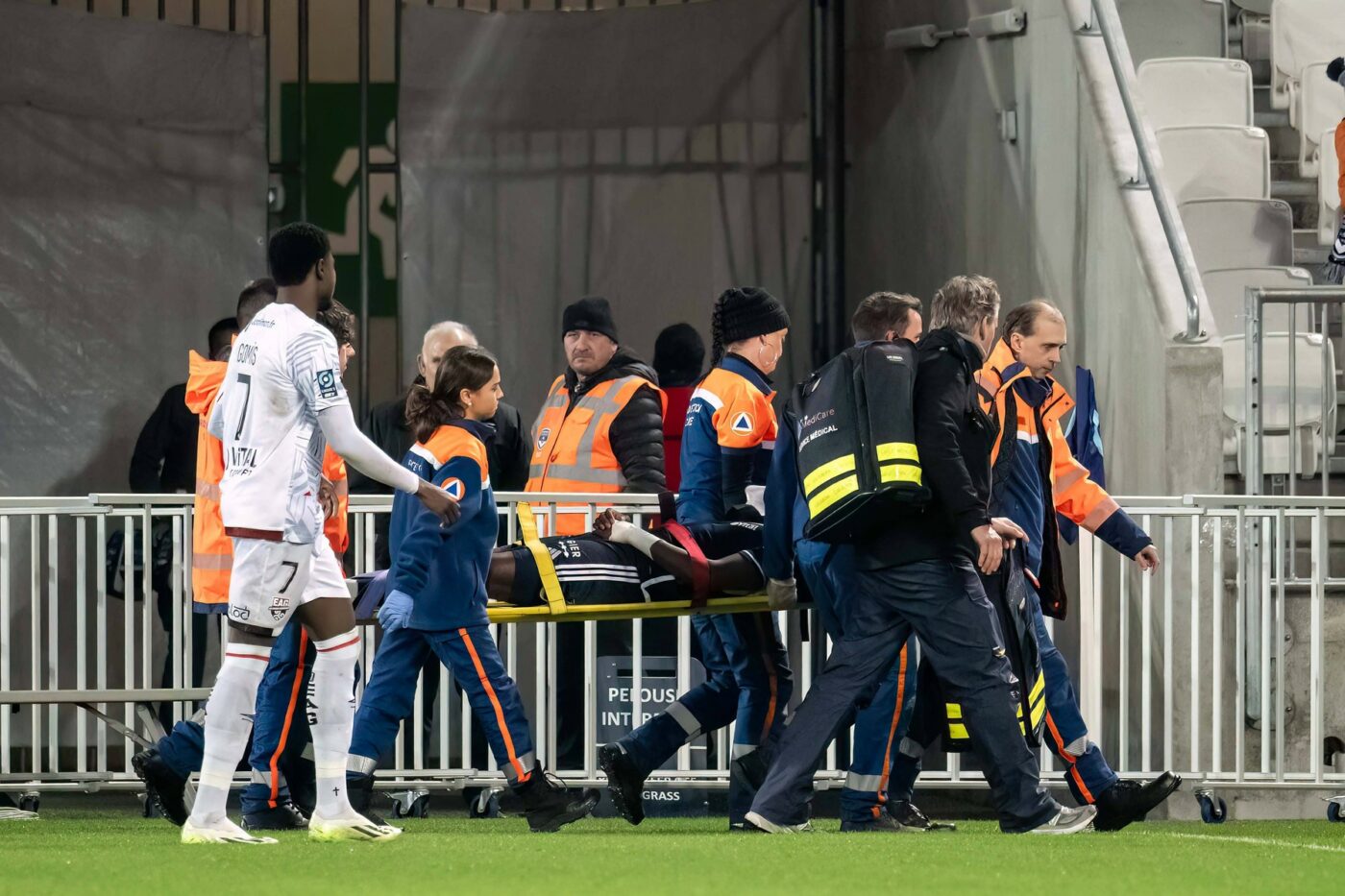 „M-au băgat în comă la spital și când m-am trezit nu mai știam că sunt fotbalist”. Experiența dincolo de senzorial pe care a trăit-o jucătorul, după o accidentare gravă