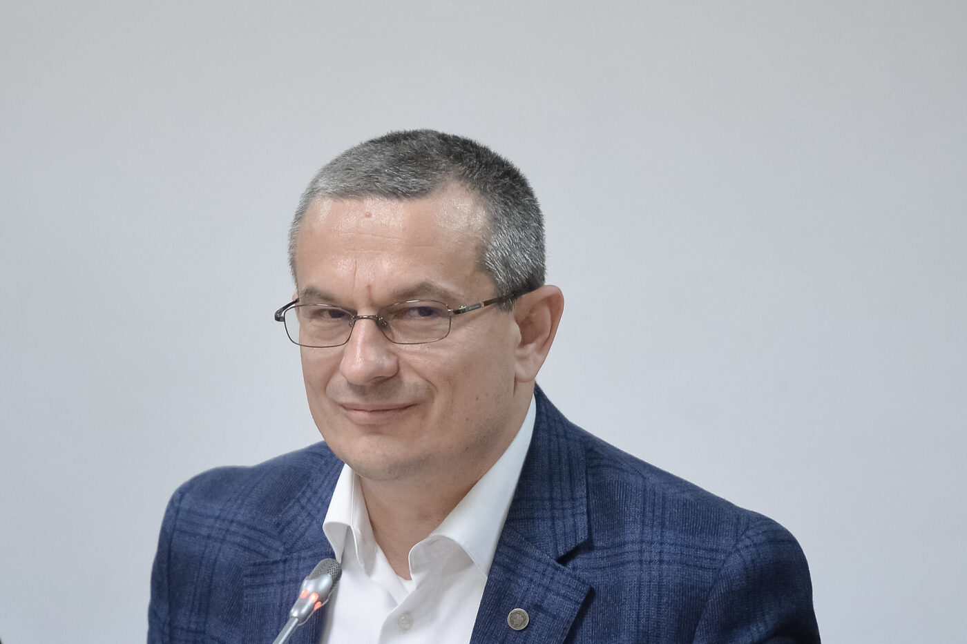 „O decizie proastă”. Președintele CNCD cere motivarea hotărârii UEFA de a amenda România pentru rasism