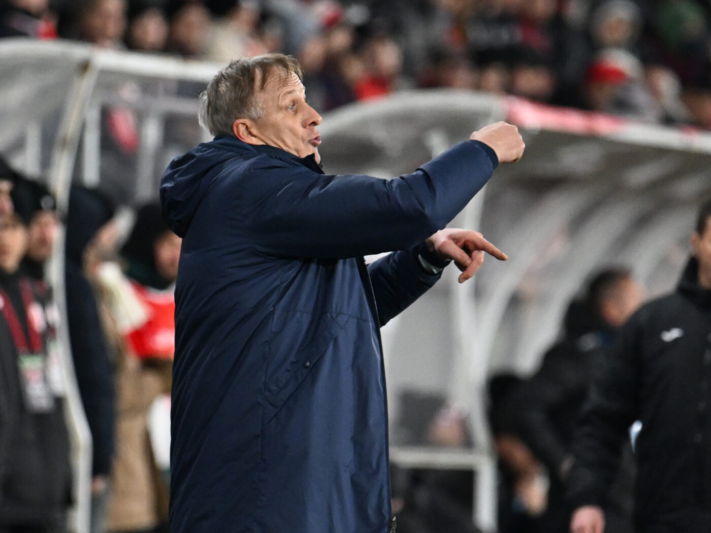 Emil Săndoi, după ce Poli Iași a ajuns la cinci meciuri consecutive fără victorie: „Poate că atât se poate în momentul de față. Nu putem mai mult”. Reacția tehnicianului după criticile dure venite dinspre conducere