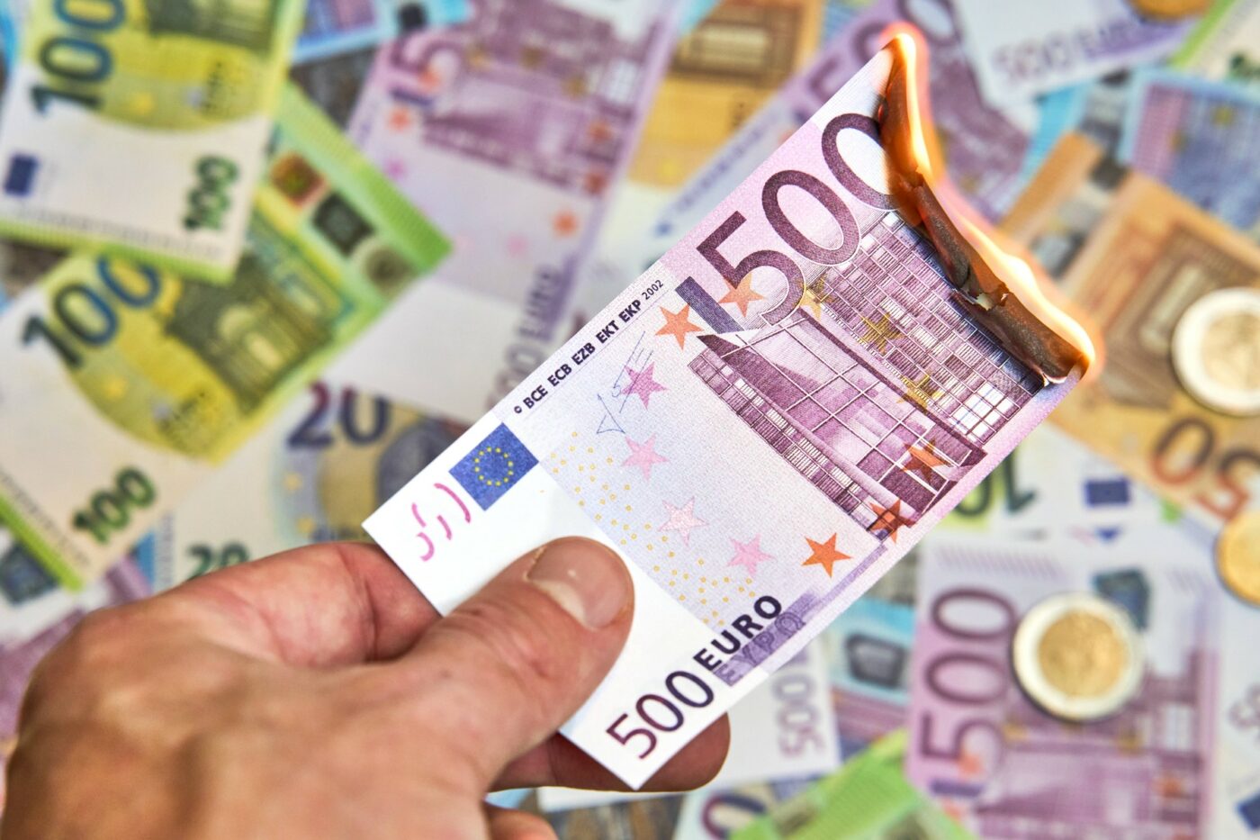 A dat 500 de euro pe o pereche de adidaşi şi l-a scos din sărite pe tatăl său, milionar din fotbal: „Sunt şi urâți”