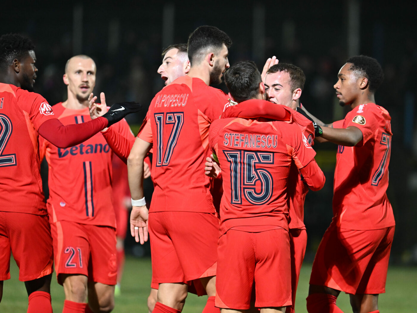 A jucat imperial în Europa League, dar s-a făcut de râs cu Agricola Borcea. Panduru şi Baciu s-au năpustit asupra fotbalistului de la FCSB: „Ca un jucător de Divizia C”