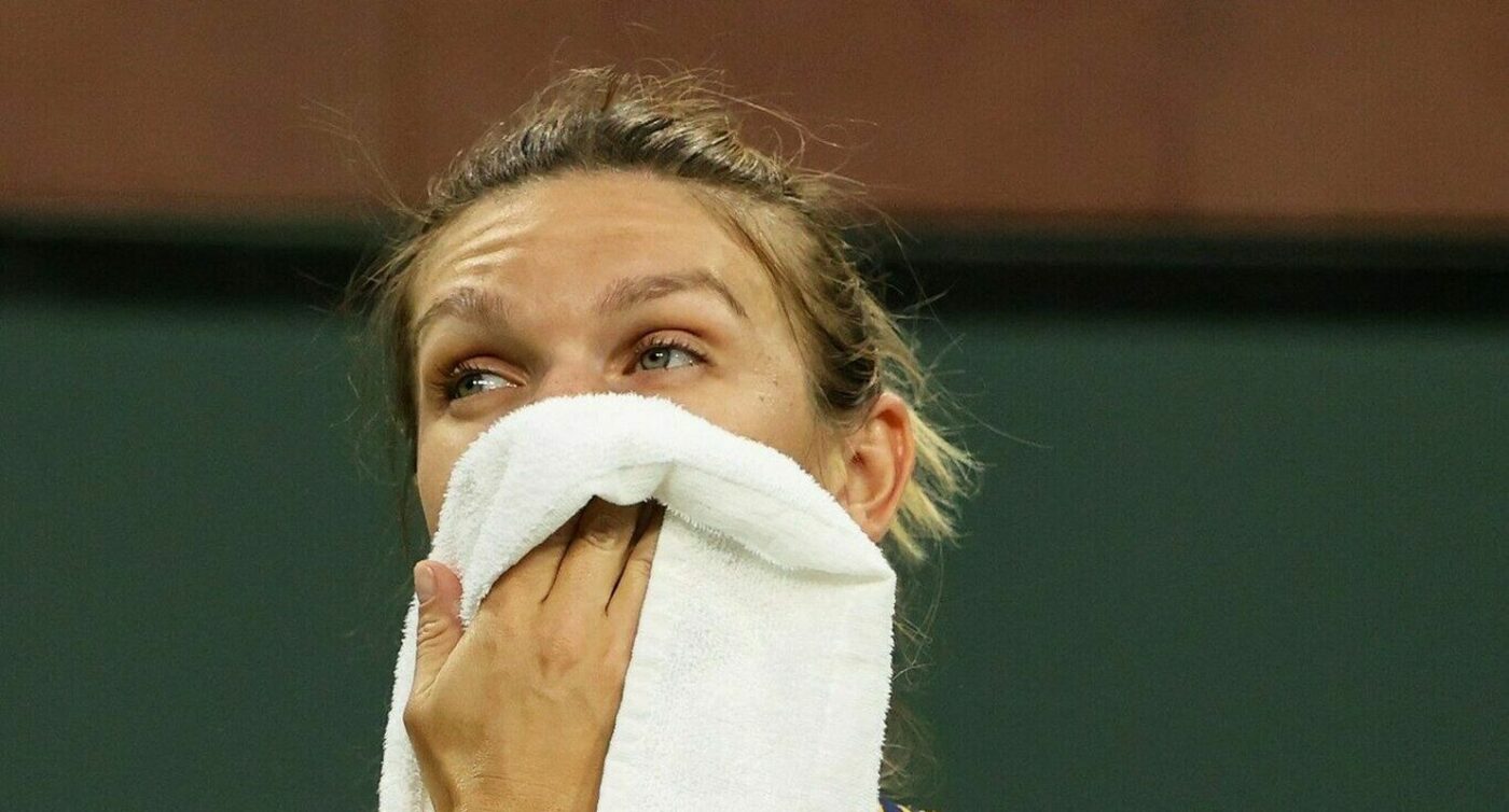 Rusoaica a lovit-o pe Simona Halep! Momentul în care spectatorii și-au ținut respirația: mingea trimisă de Andreeva a izbit ceafa româncei!