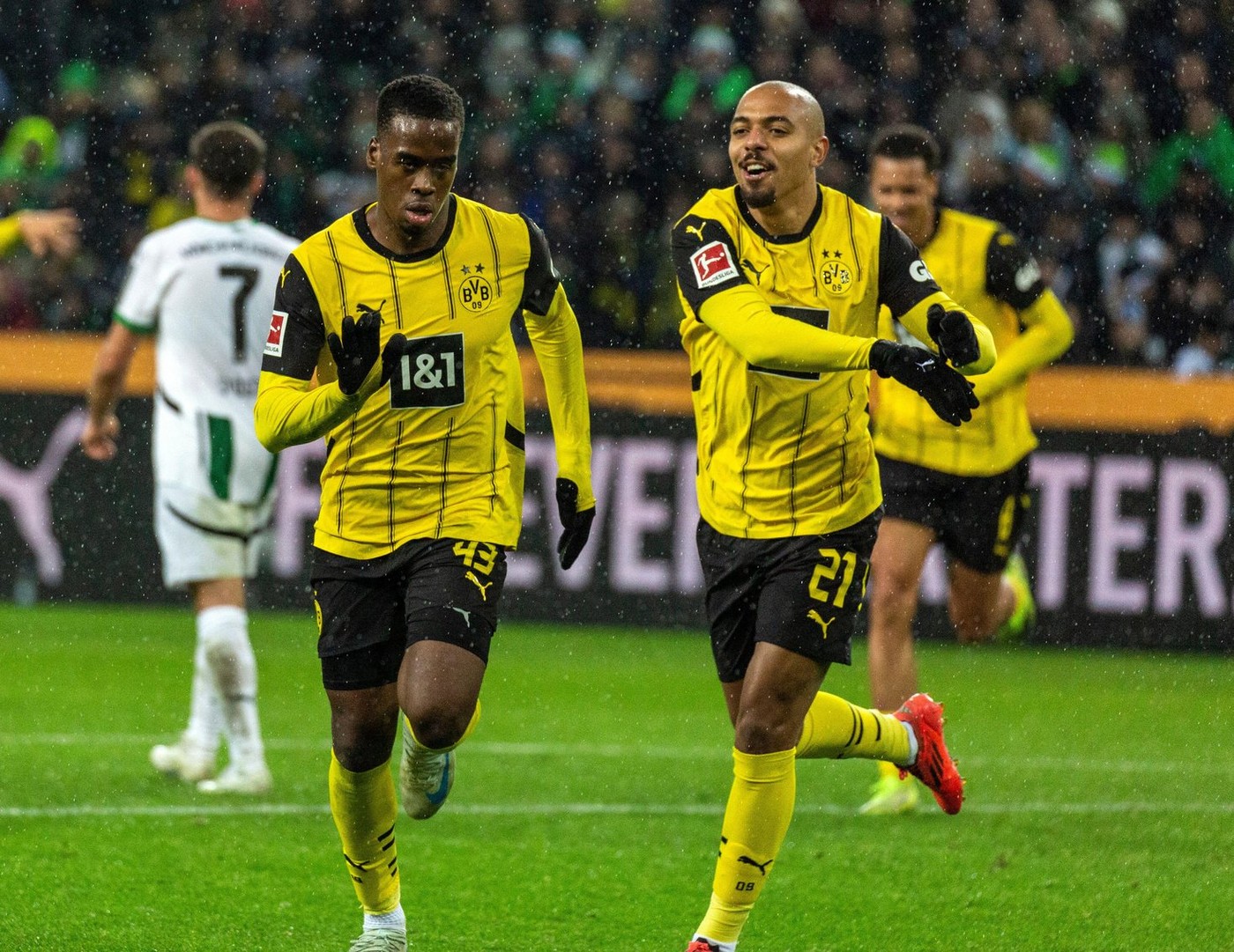 Bayern Munchen vrea să dea lovitura cu un transfer de la rivala Borussia Dortmund