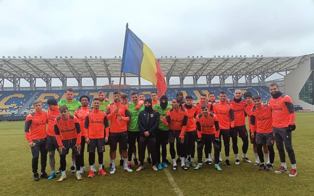 Câți bani încasează fotbaliștii Petrolului pentru egalul cu Rapid. Surpriza anunțată de conducerea clubului în vestiarul echipei. EXCLUSIV
