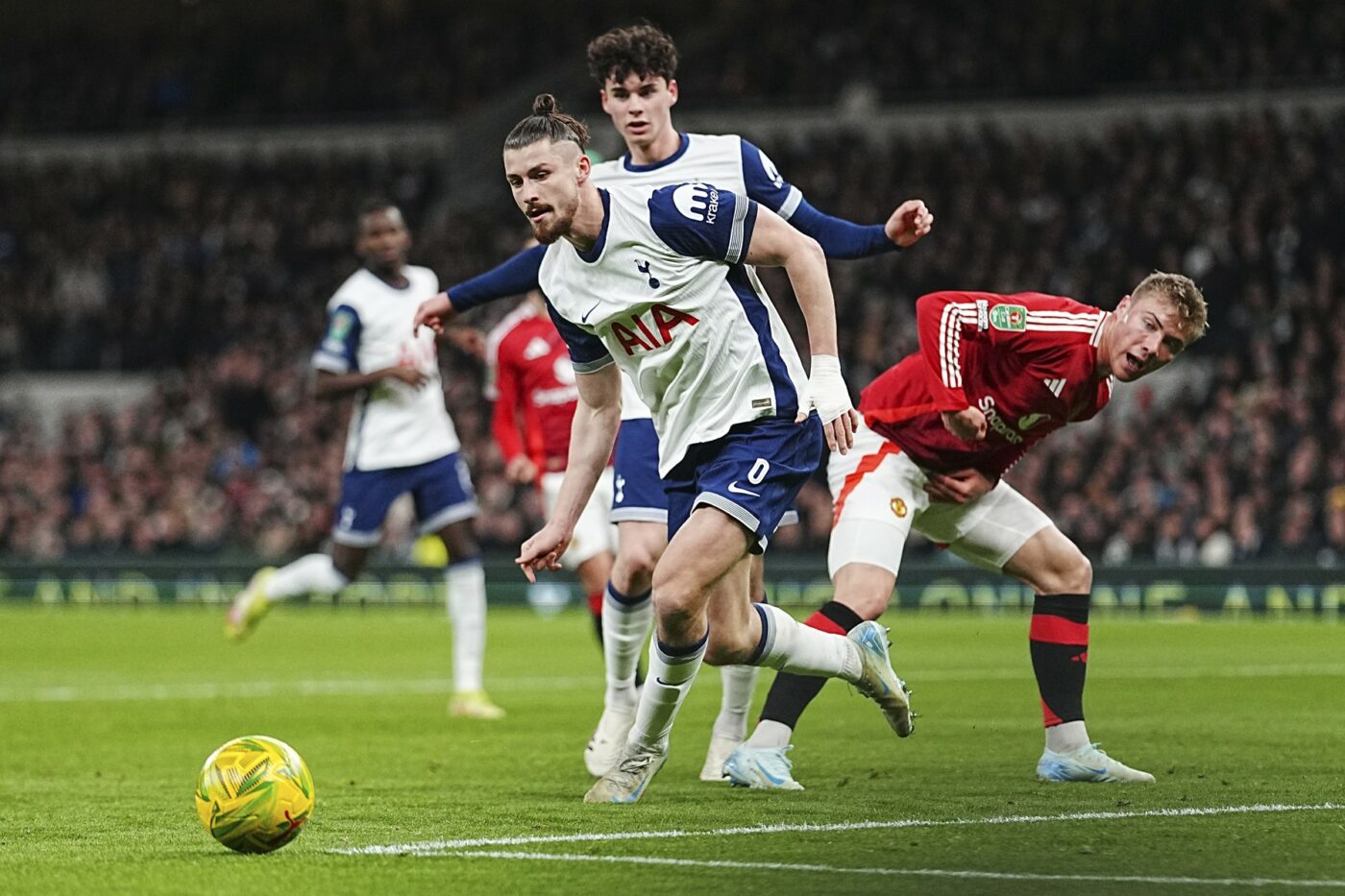 Ce a scris BBC despre meciul nebun dintre Tottenham și Manchester United în care i-a dat lui Radu Drăgușin nota 6.3
