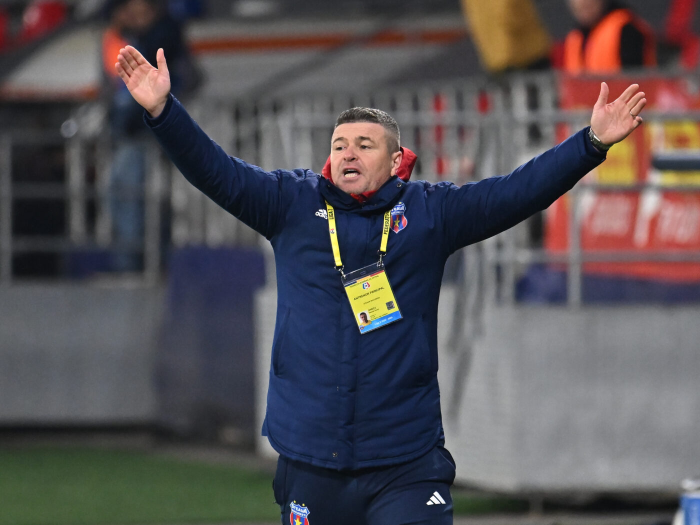Clubul din Superliga e în prăpastie din punct de vedere financiar, dar vrea să pună antrenor principal de la Steaua!
