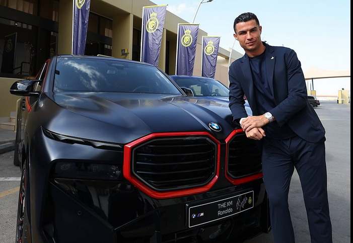 Cristiano Ronaldo și toți colegii lui de la Al Nassr au primit câte o mașină BMW XM de peste 155.000 de euro fiecare!
