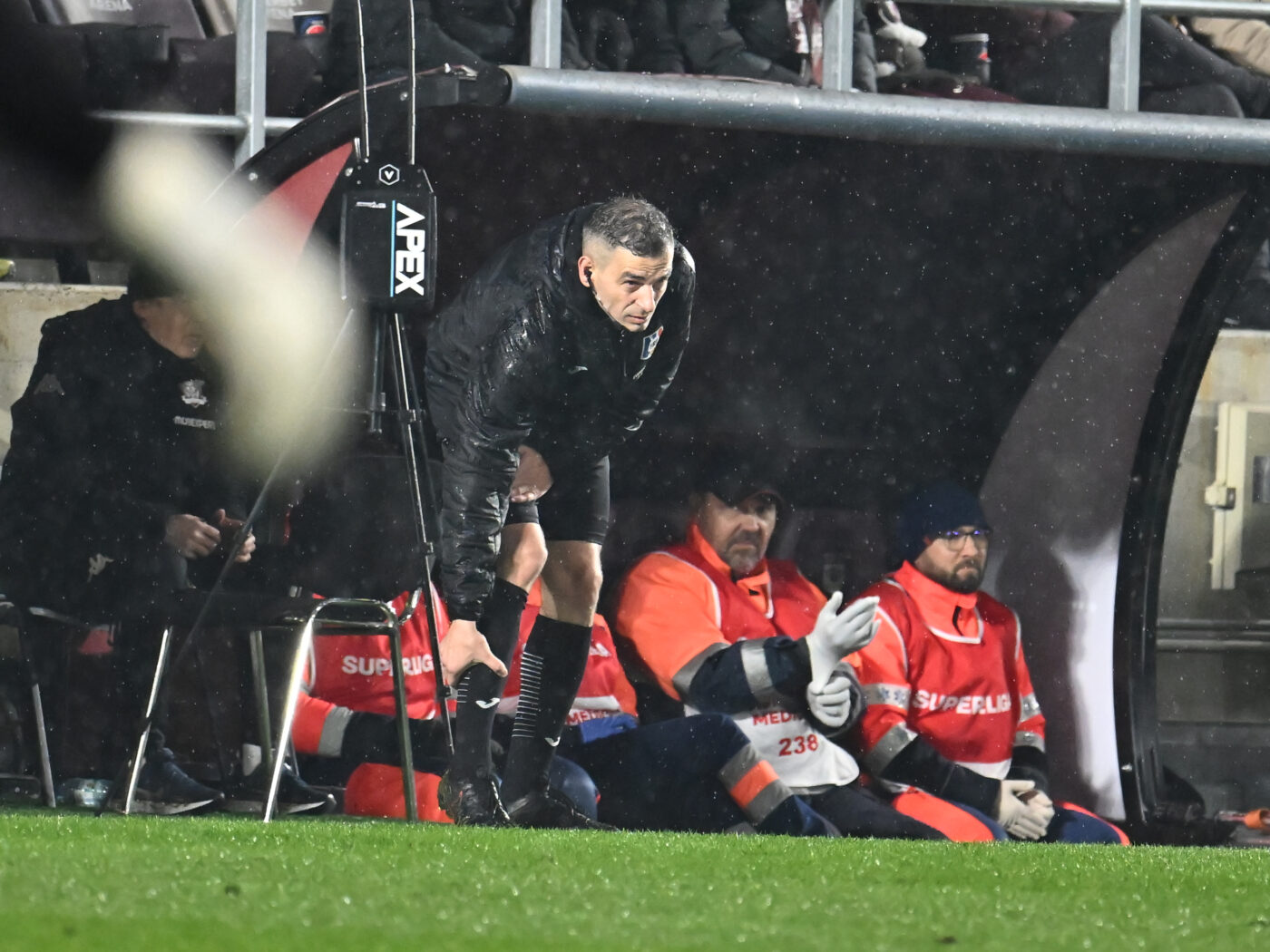 Culisele accidentării arbitrului Florin Andrei de la partida Petrolul – Rapid! Ce s-a întâmplat la testele fizice din vară. EXCLUSIV
