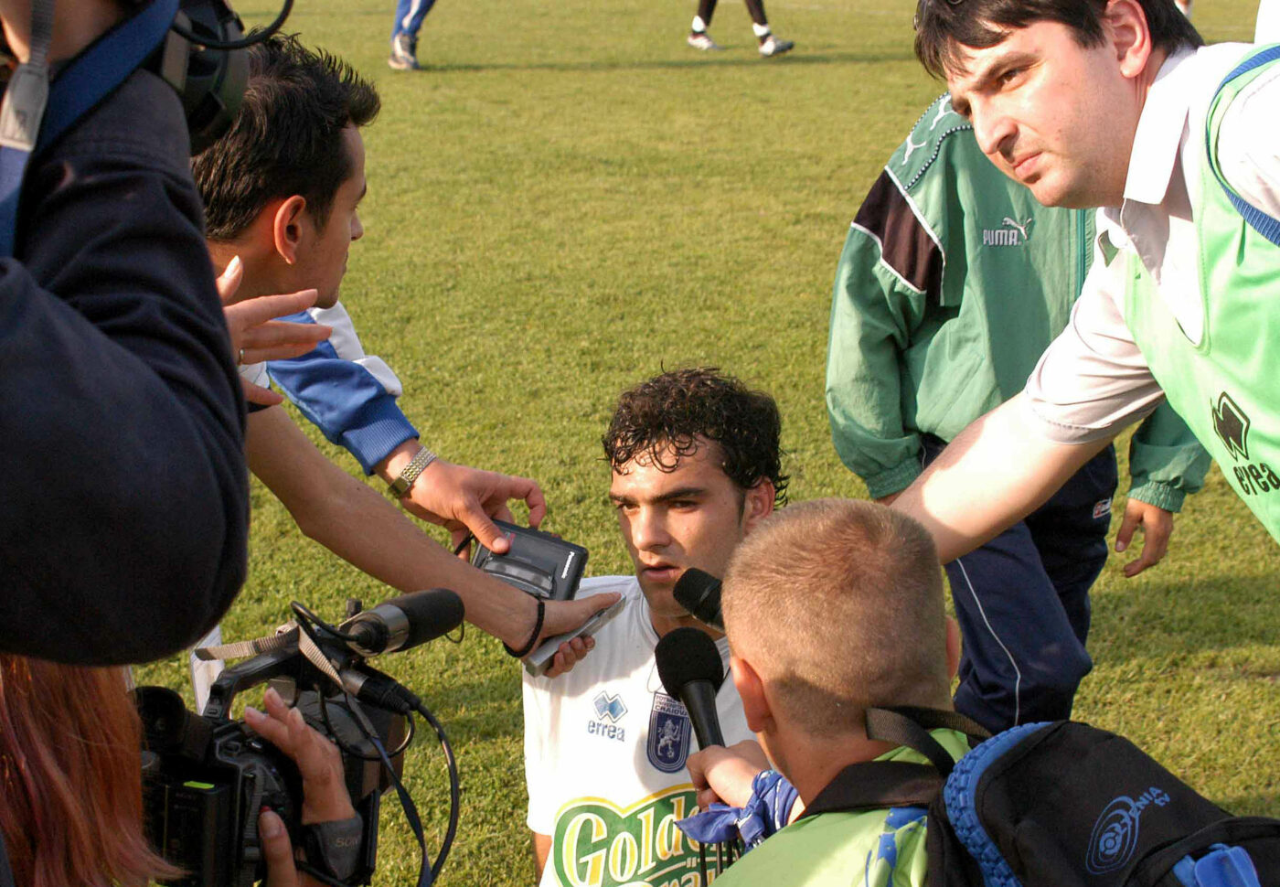 Eroul Mihăiță Pleșan, portarul Vlad Munteanu, misteriosul Lucian Burdujan iar Marius Lăcătuș cumințit pe bancă: imagini de colecție dintr-un fotbal irepetabil!