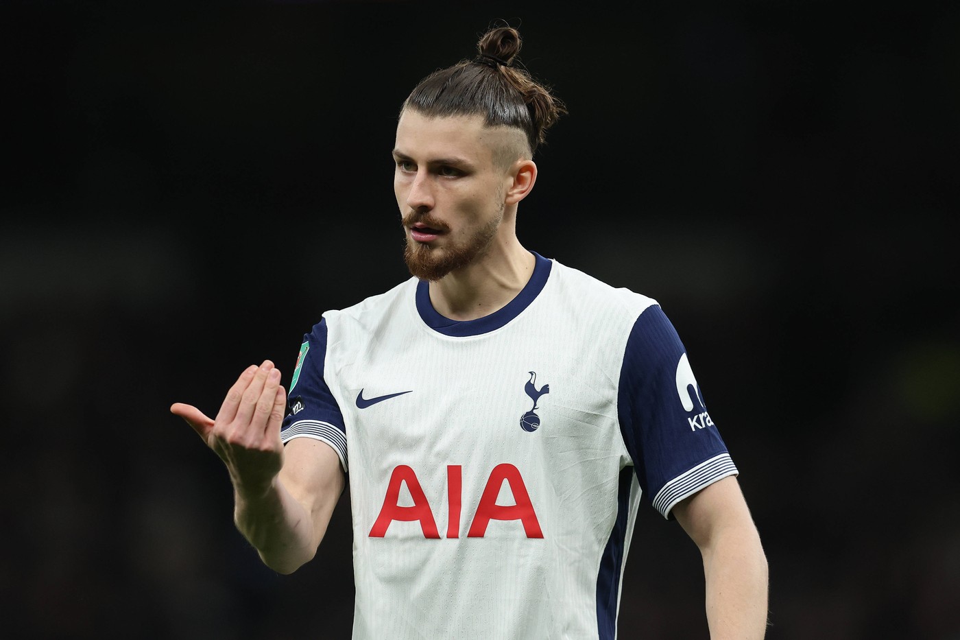 Fanii lui Tottenham s-au năpustit asupra lui Radu Drăgușin, după ce Liverpool a dat 6 goluri echipei lui Postecoglou: „Ce a mai scris agentul lui?”