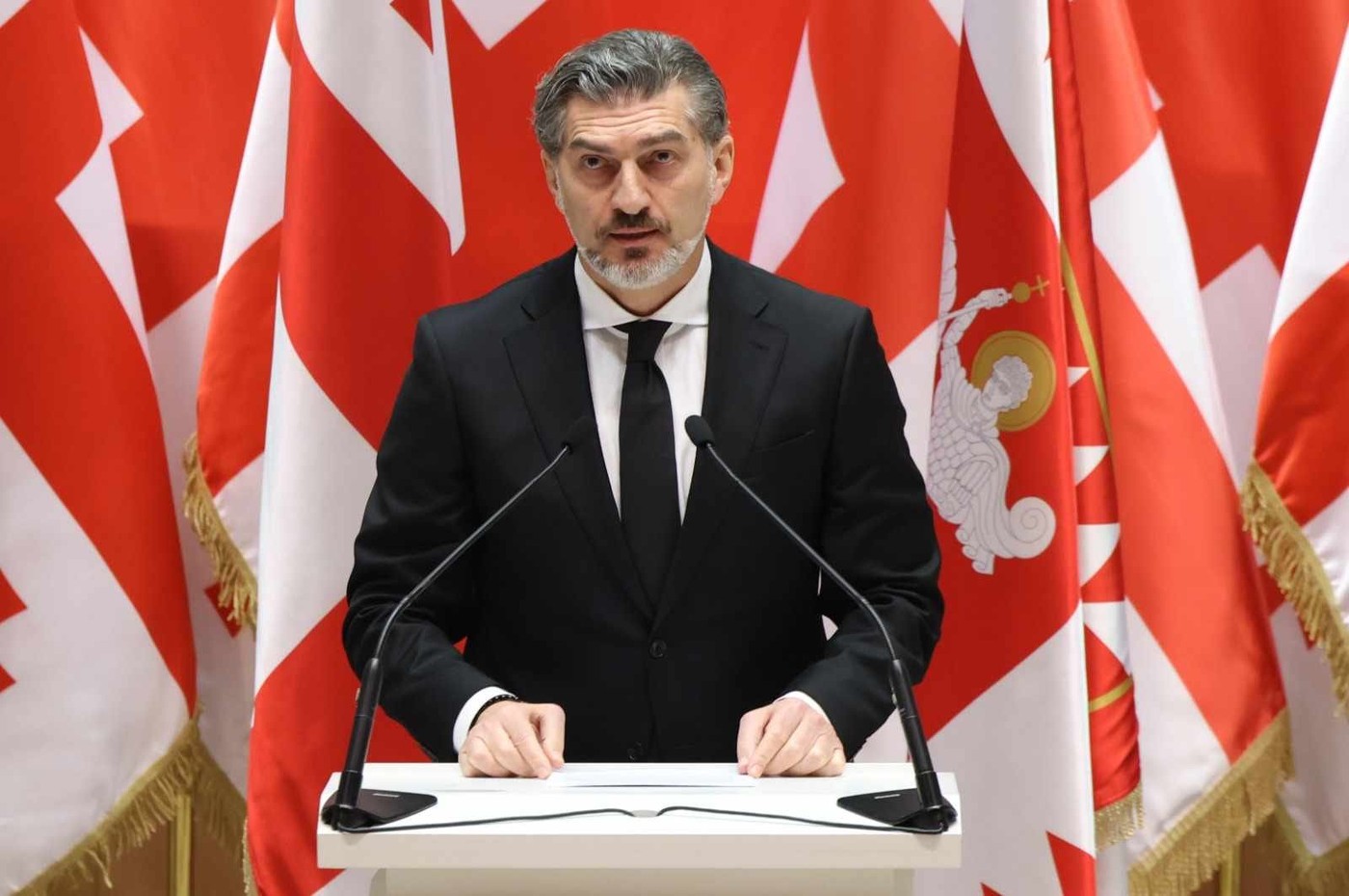 „Marioneta lui Vladimir Putin” este noul preşedinte al Georgiei. Fostul fotbalist al lui Manchester City a fost ajutat de dictatorul rus să câştige alegerile şi a fost acum instalat în noua funcție