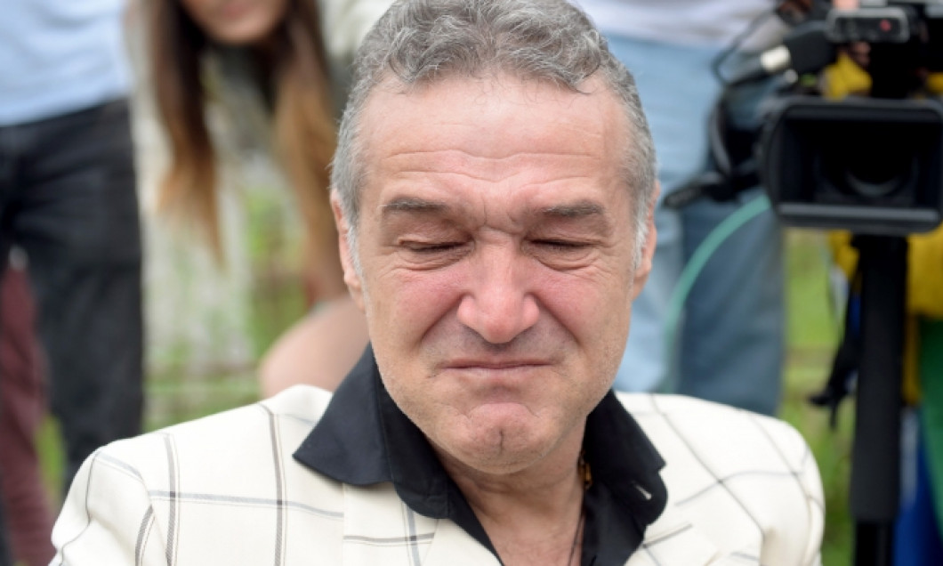 Fotbalistul de la FCSB s-a urcat pe scenă și l-a făcut pe Gigi Becali să plângă, când a început să vorbească. Promisiunea jucătorului