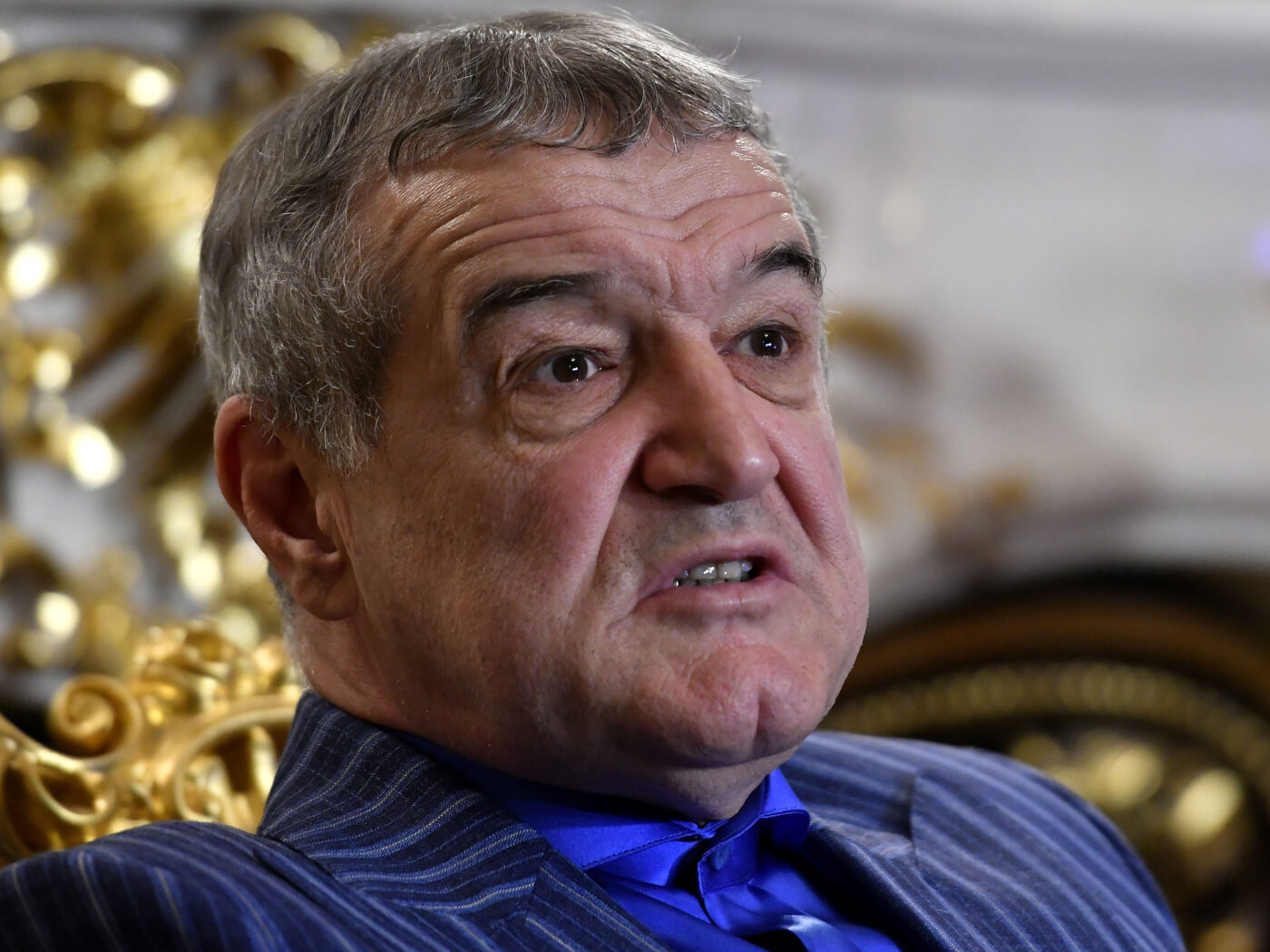 Gigi Becali și-a făcut autodenunț în holul Parlamentului! „Am cuțit în mașină. Sunt legionar? Sunt terorist?”