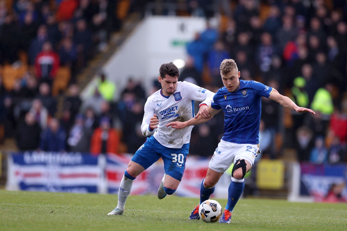 Cine să îi mai înțeleagă pe britanici? Ianis Hagi, distrus de unii, deși a fost ales omul meciului de alții: „Nu e Messi”
