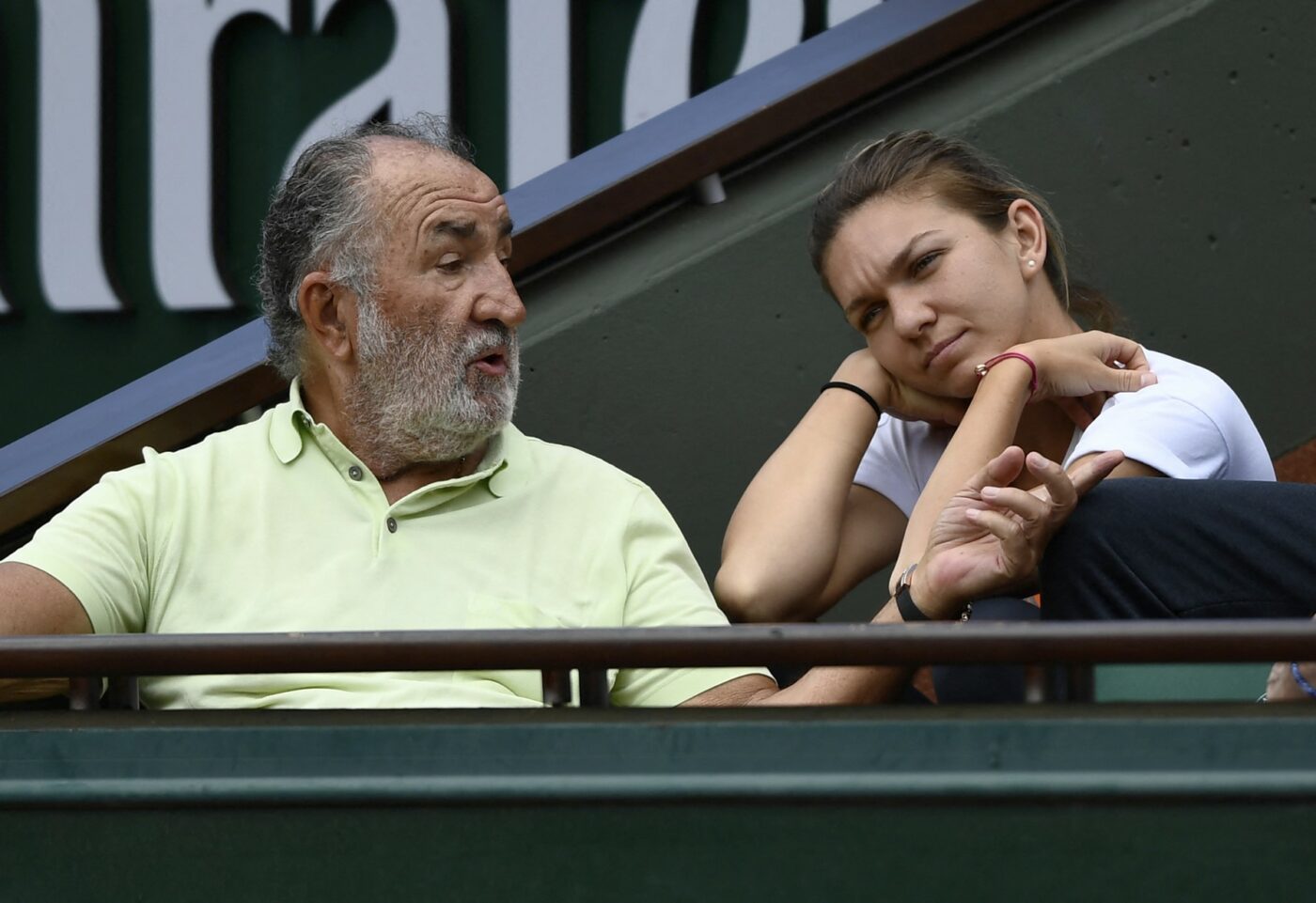 Ion Țiriac a criticat-o pe Simona Halep şi a dezvăluit singurul mod în care ar mai putea reveni la nivel de top. La două zile distanță, jucătoarea i-a dat replica şi a postat trei imagini
