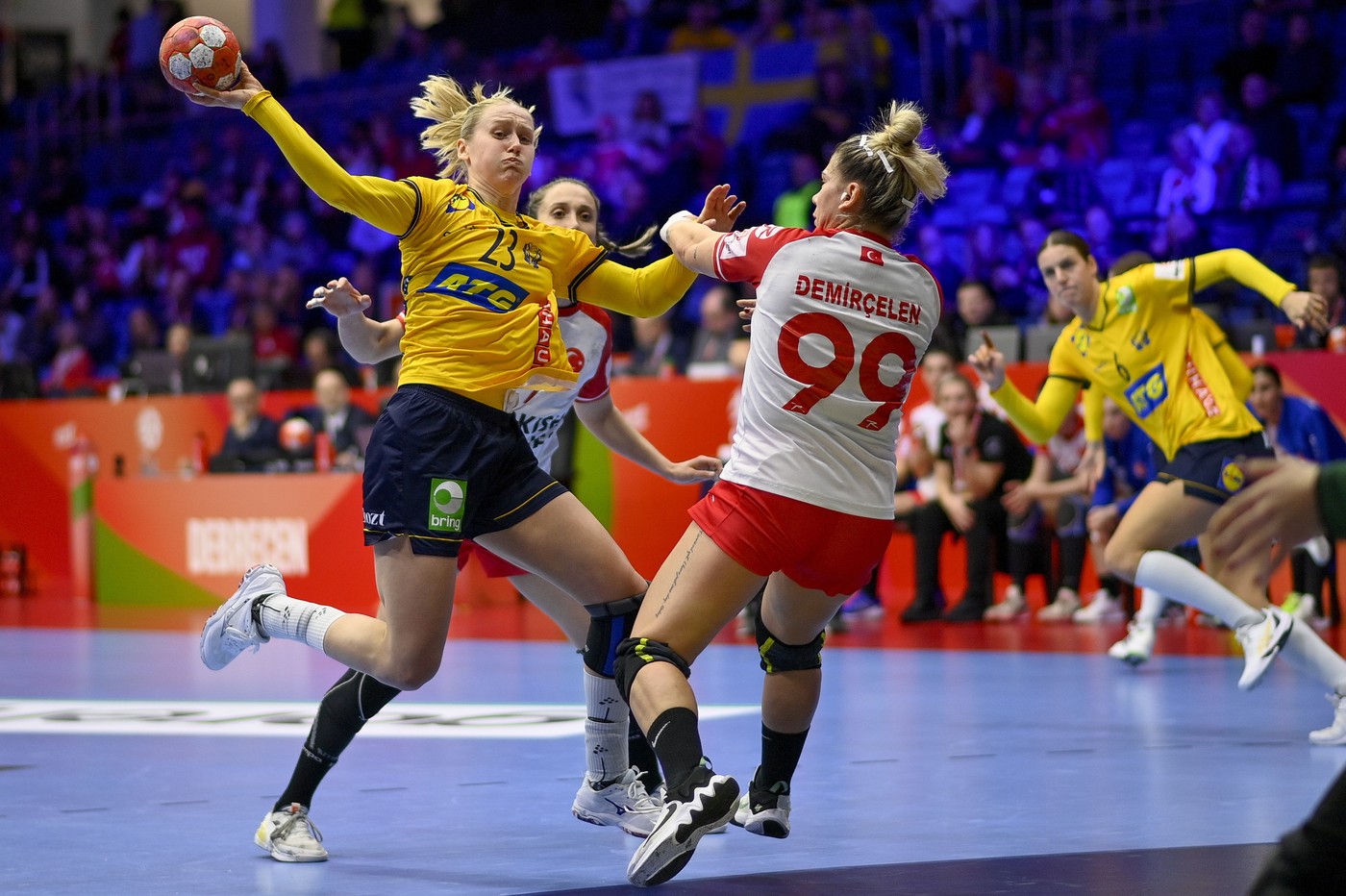 Naționala lui Buceschi s-a făcut de râs la Campionatul European de handbal și a suferit cea mai mare înfrângere din istoria de 30 de ani a competiției! Scorul a fost ireal!
