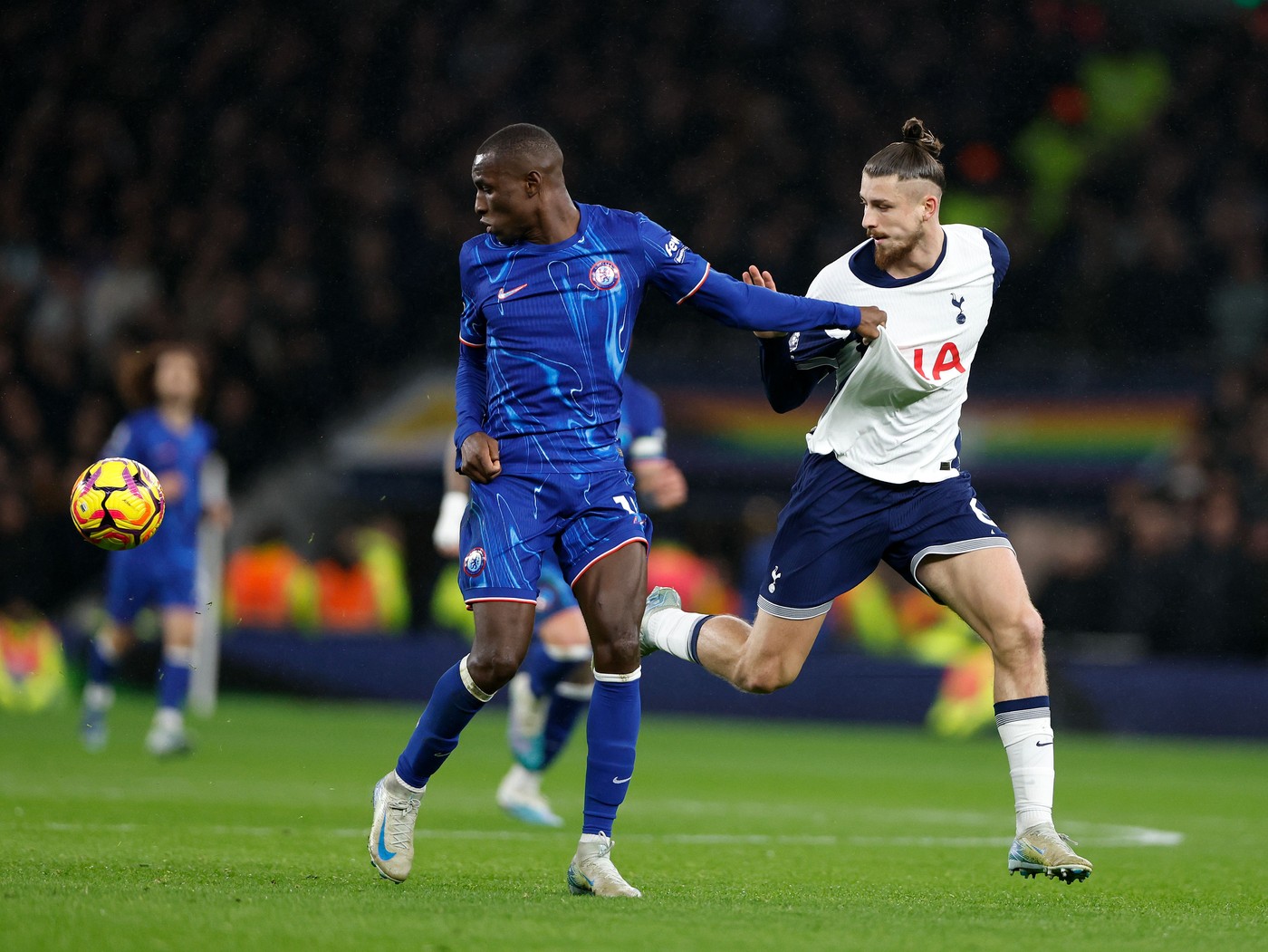 Nota pe care Radu Drăgușin a primit-o după ce Tottenham a luat 4 goluri de la intrarea românului pe teren, la 2-0 pentru Spurs