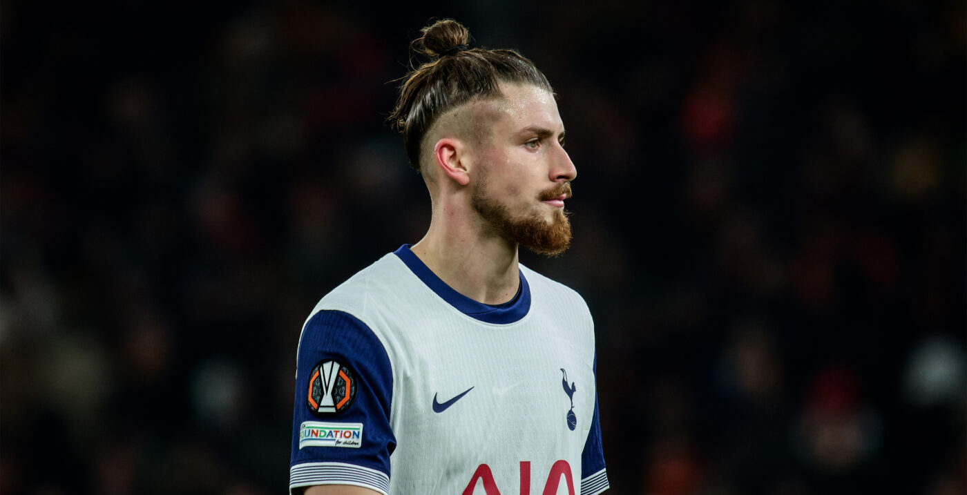 Nu e glumă! Tottenham vrea să transfere un alt fundaş român, după ce l-a luat pe Radu Drăguşin: „Vrea să-l cumpere, deşi costă 25.000.000 de euro”
