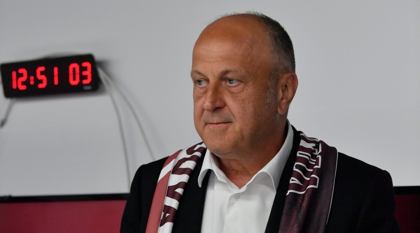 Prima decizie cu adevărat capitală pe care Dan Șucu trebuie să o ia la Genoa. A primit ofertă oficială de 15.000.000 de euro pentru un fotbalist, iar tentația să-l vândă e uriașă
